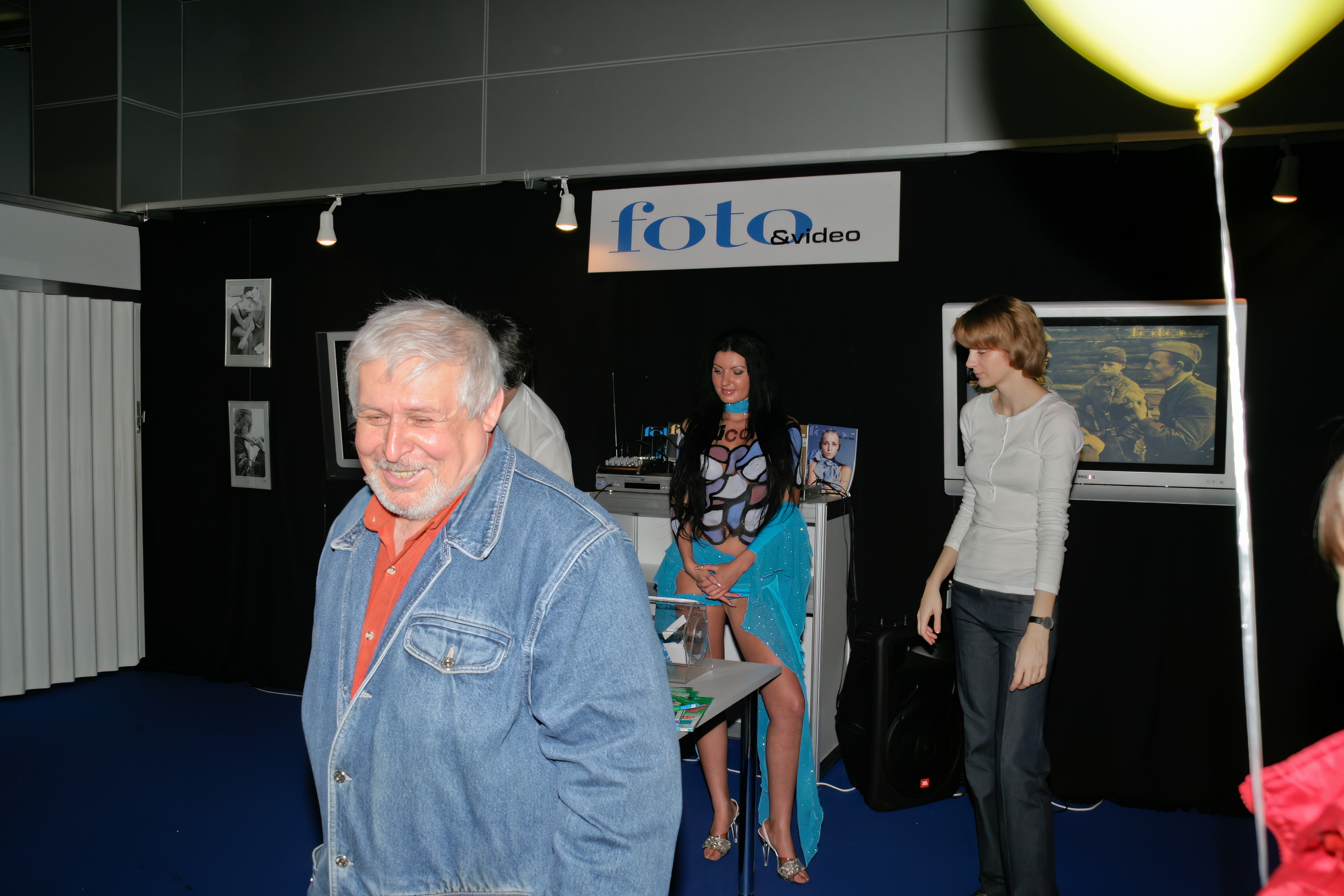 6 международная выставка Фотофорум 2006 — День 2: Часть 4. Фотограф — видеограф в Москве Дмитрий Менделеев