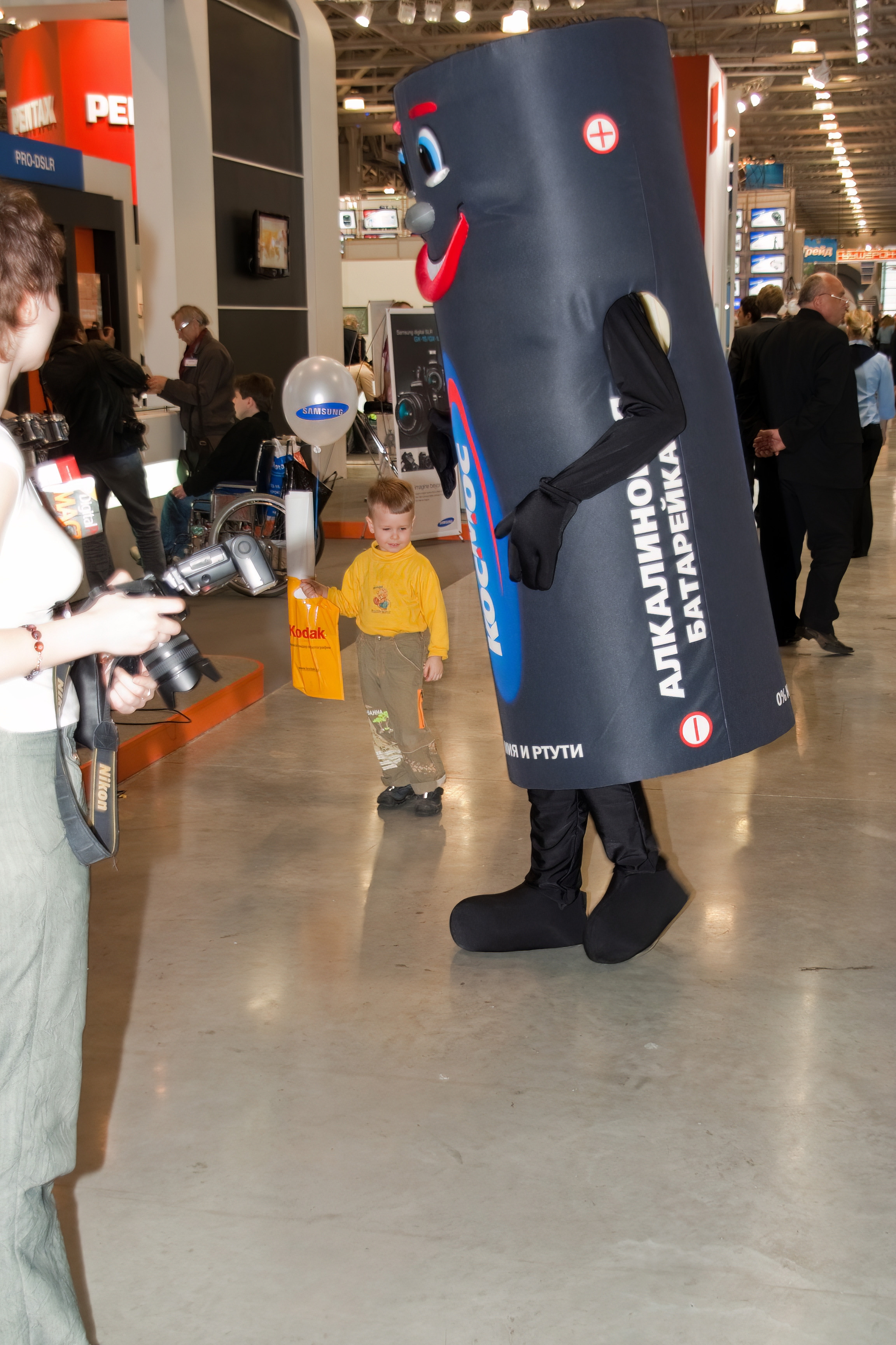 6 международная выставка в Крокус Экспо Фотофорум 2006 — День 1: Часть. Фотограф — видеограф в Москве Дмитрий Менделеев