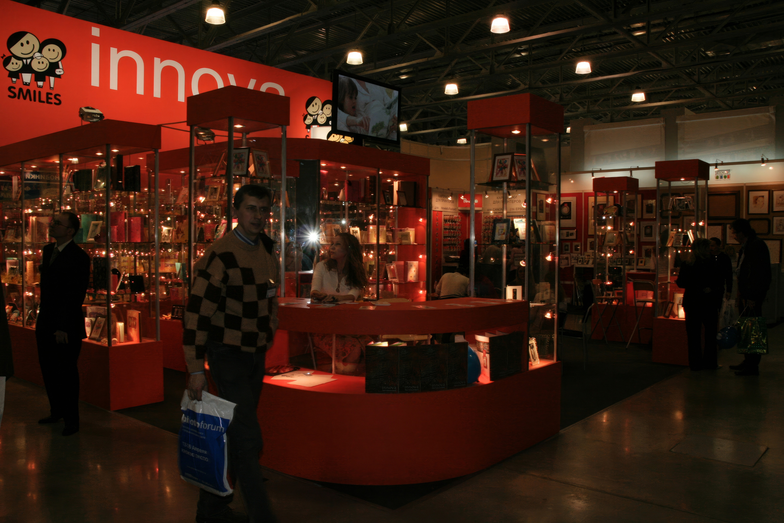 6 международная выставка в Крокус Экспо Фотофорум 2006 — День 1: Часть. Фотограф — видеограф в Москве Дмитрий Менделеев