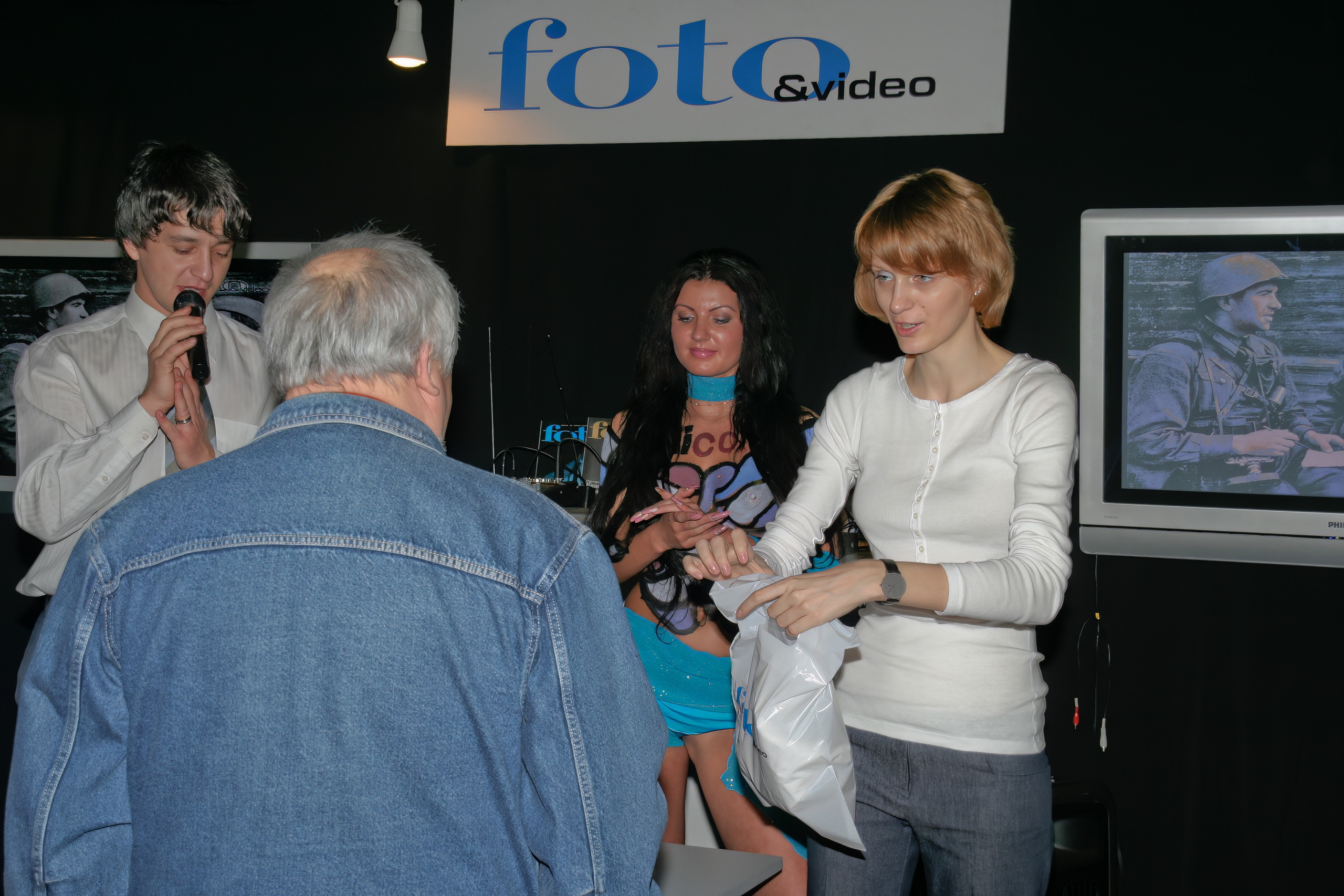 6 международная выставка Фотофорум 2006 — День 2: Часть 4. Фотограф — видеограф в Москве Дмитрий Менделеев