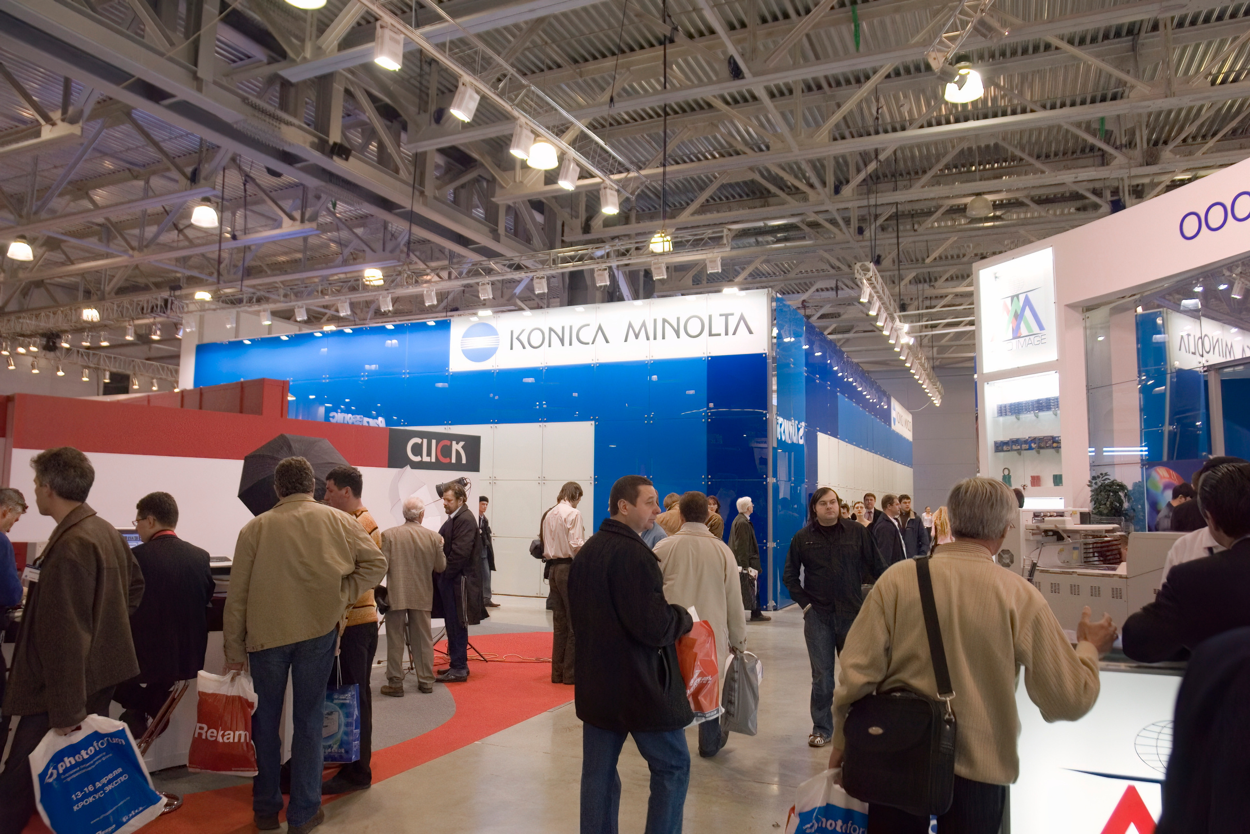 6 международная выставка Фотофорум 2006 — День 1: Часть 1. Фотограф — видеограф в Москве Дмитрий Менделеев