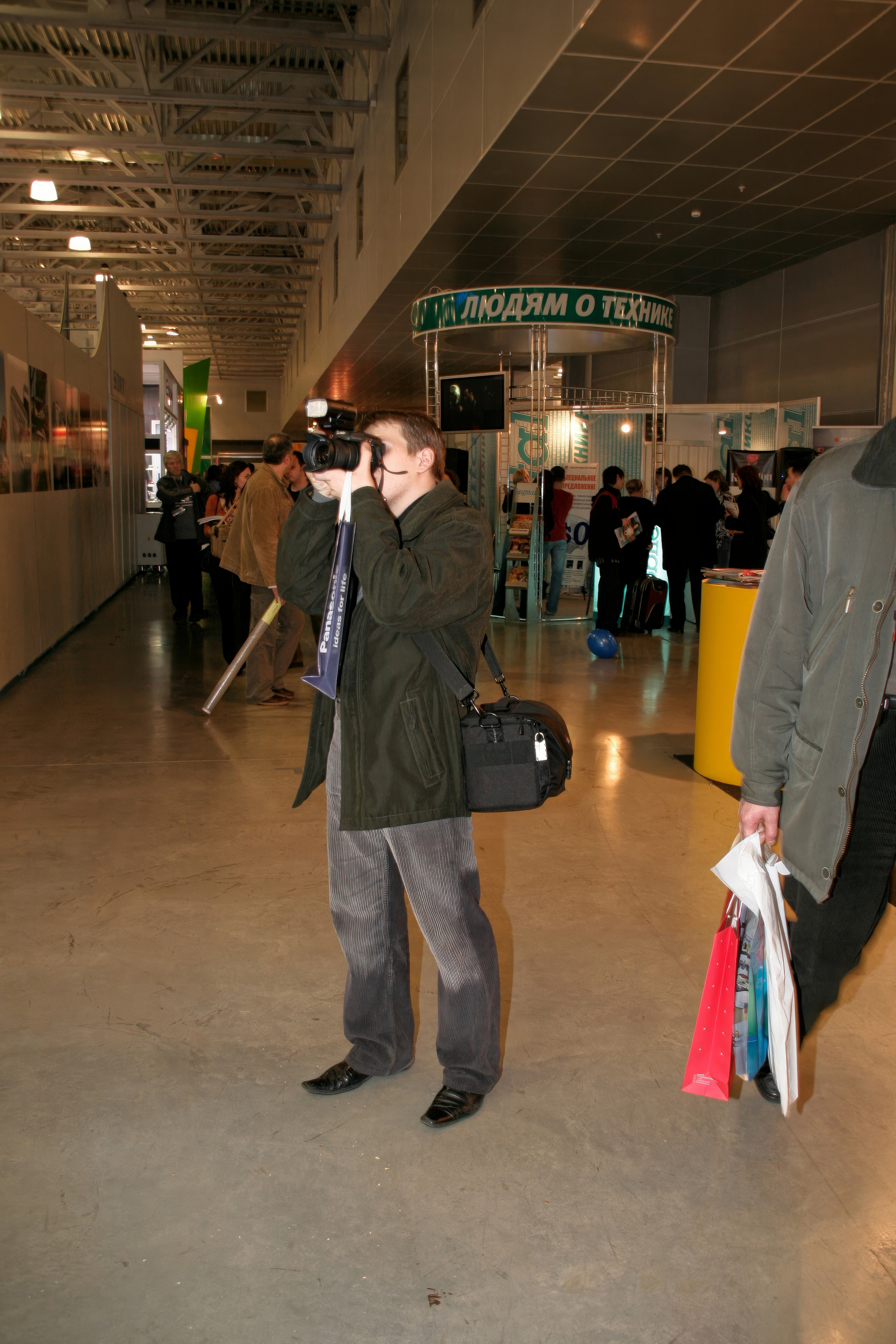 6 международная выставка в Крокус Экспо Фотофорум 2006 — День 1: Часть. Фотограф — видеограф в Москве Дмитрий Менделеев