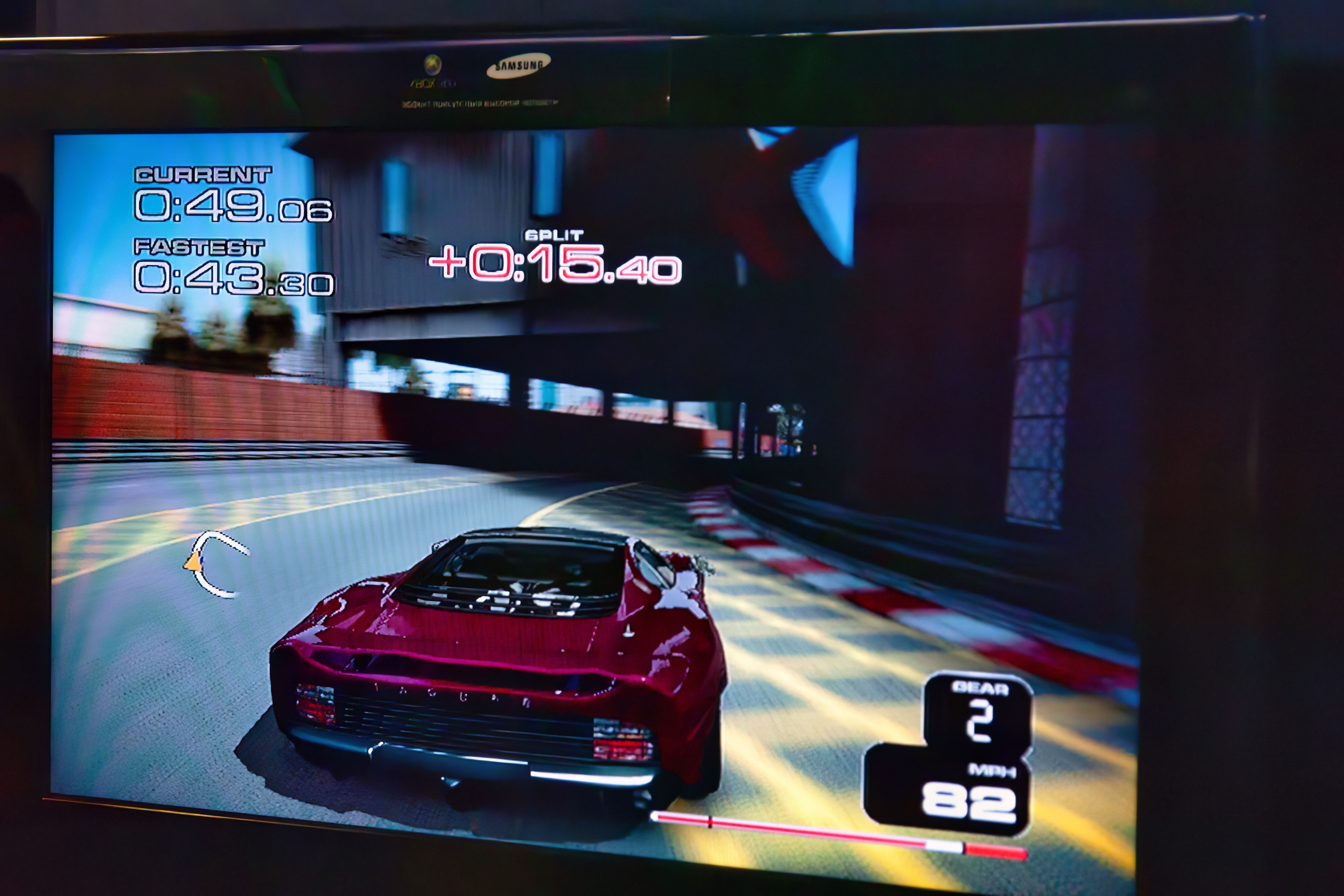 Мои фотографии с выставки Gameworld 2006 снятые на камеру Sony DSC-R1. Фотограф — видеограф в Москве Дмитрий Менделеев