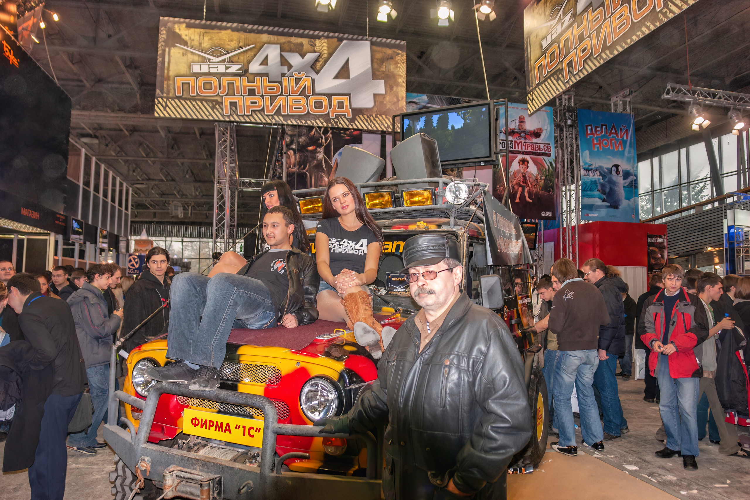 Мои фотографии с выставки Gameworld 2006 снятые на камеру Sony DSC-R1. Фотограф — видеограф в Москве Дмитрий Менделеев