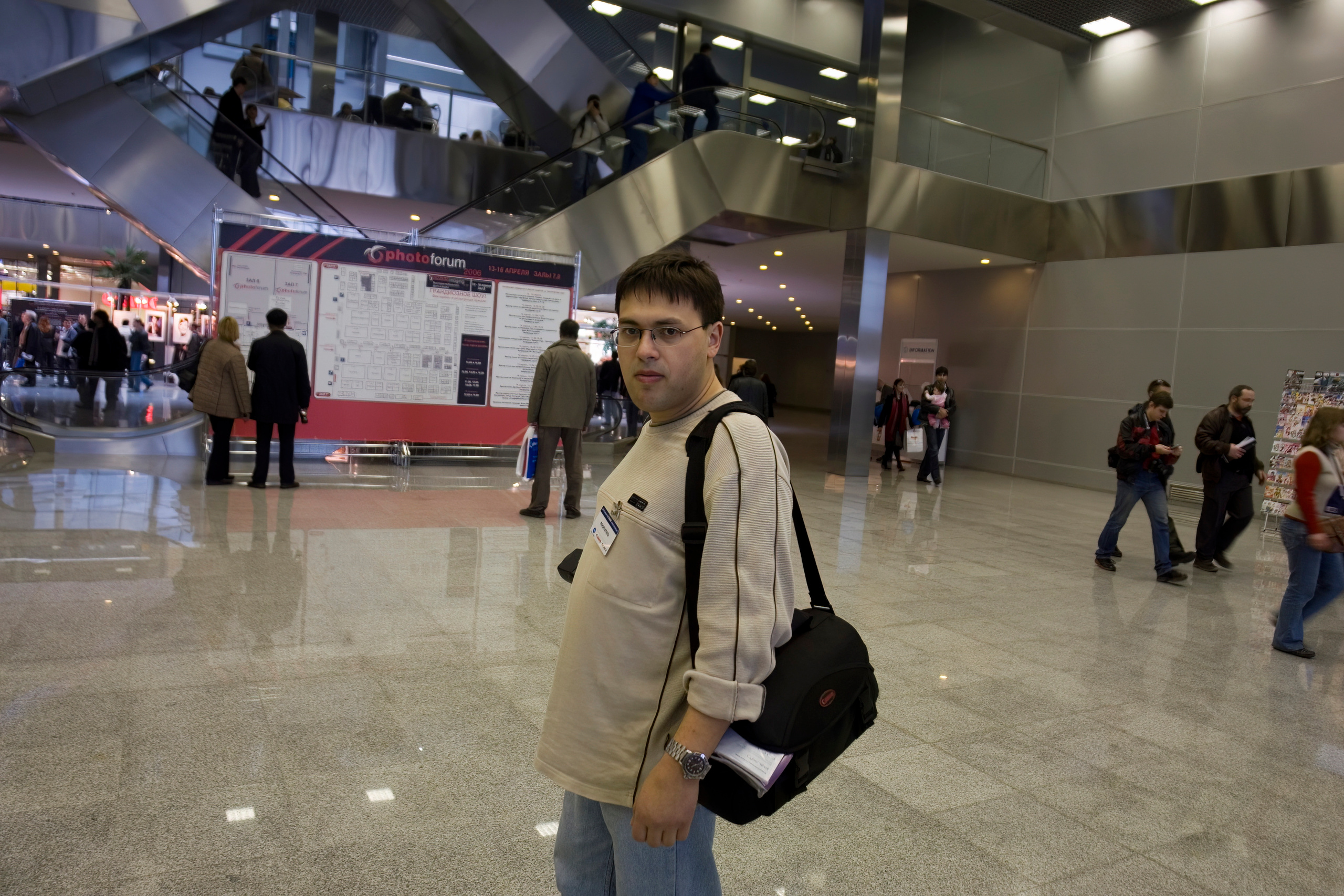 6 международная выставка Фотофорум 2006 — День 2: Часть 3. Фотограф — видеограф в Москве Дмитрий Менделеев