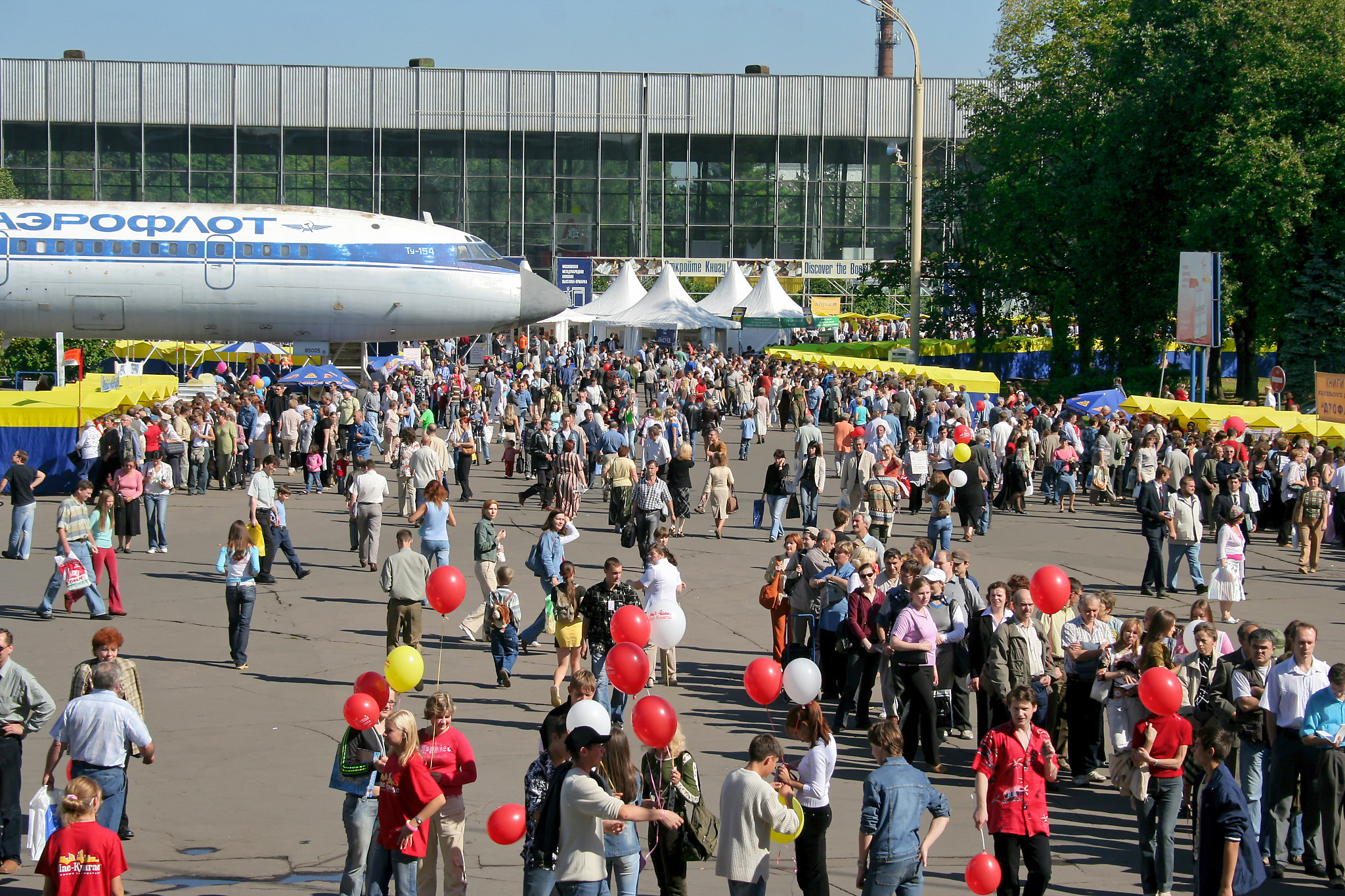 18 Московская международная книжная ярмарка на ВВЦ. Фотограф — видеограф в Москве Дмитрий Менделеев