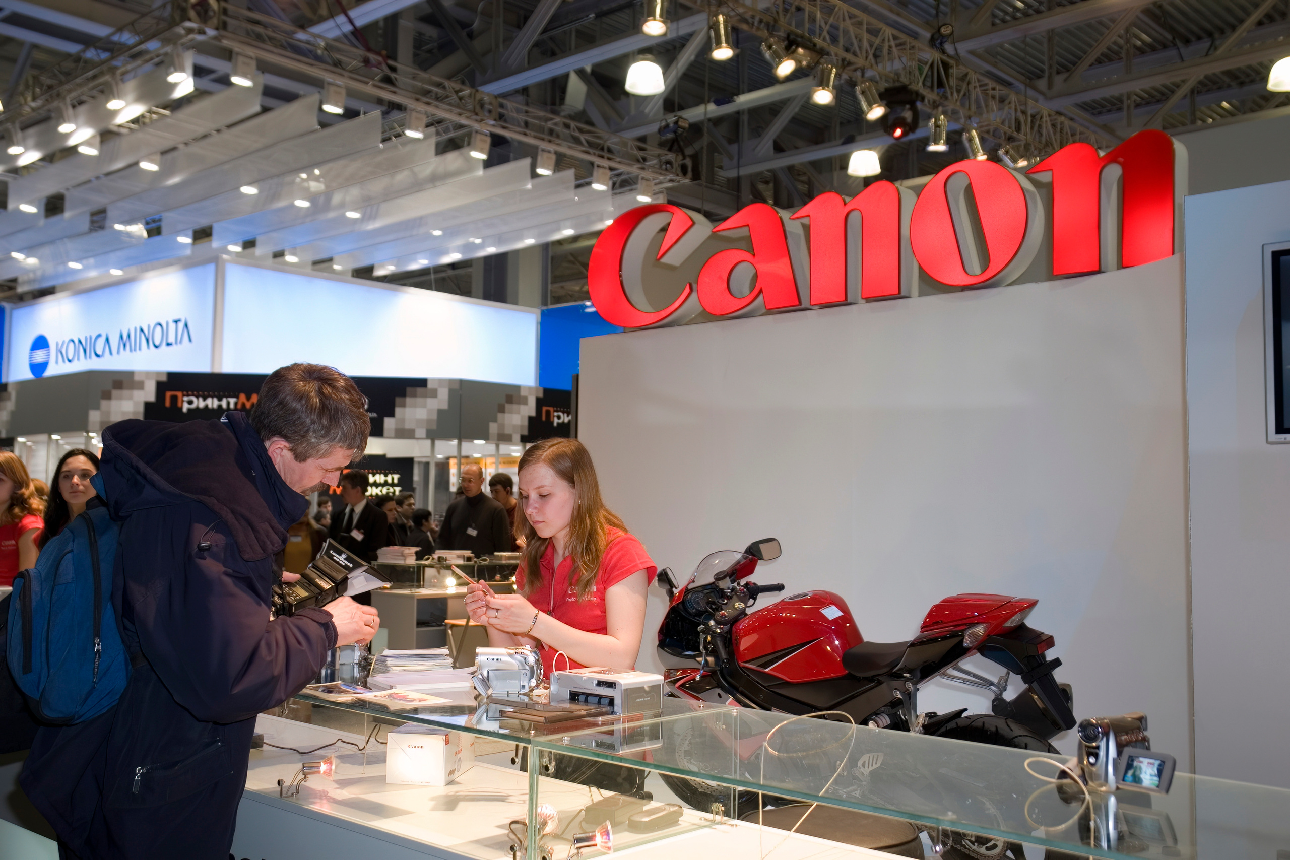 6 международная выставка Фотофорум 2006 — День 1: Часть 1. Фотограф — видеограф в Москве Дмитрий Менделеев