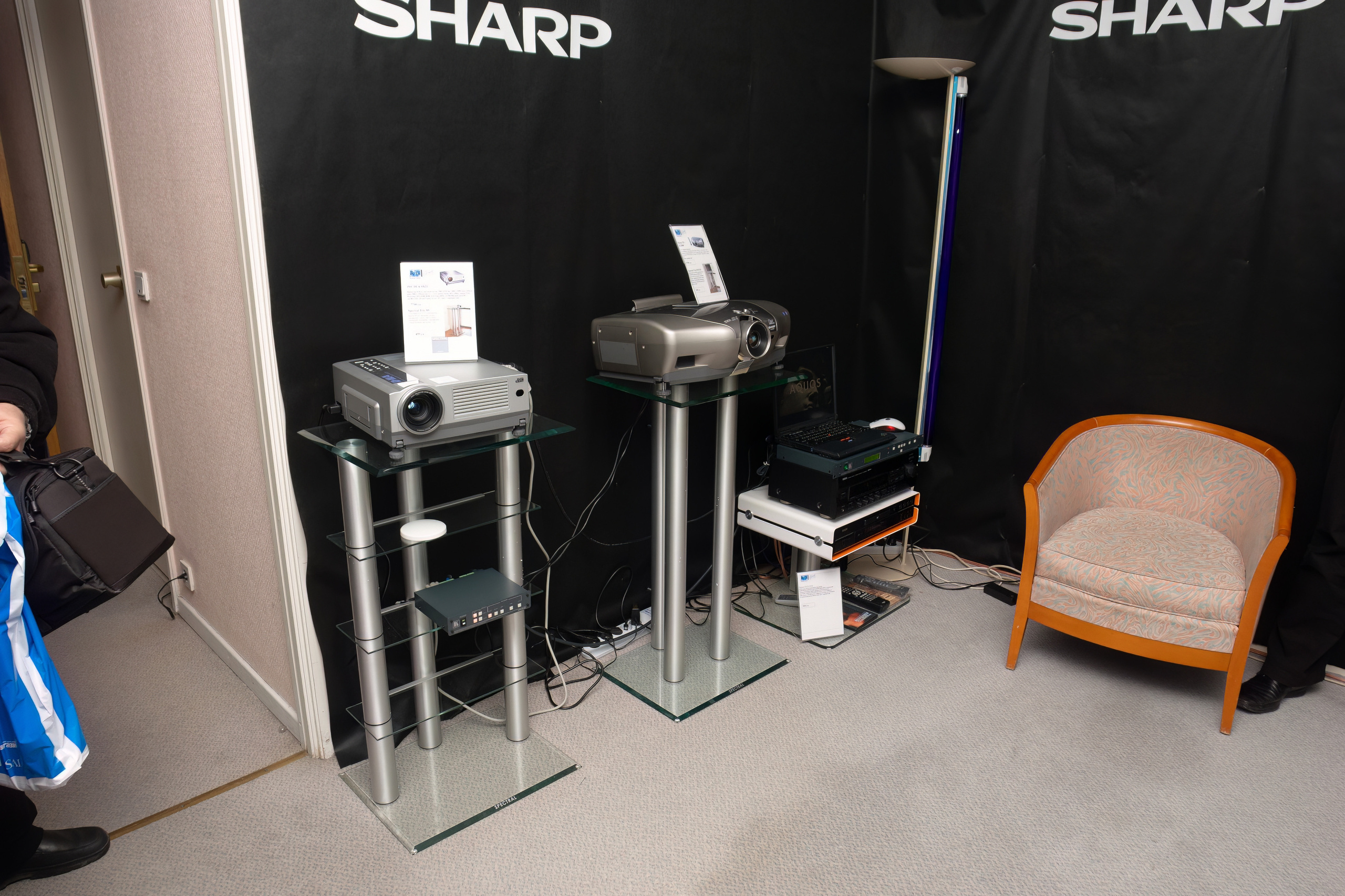 Уникальная выставка Hi-Fi HDI Show в 2006 в Ирис Конгресс Отеле. Фотограф — видеограф в Москве Дмитрий Менделеев