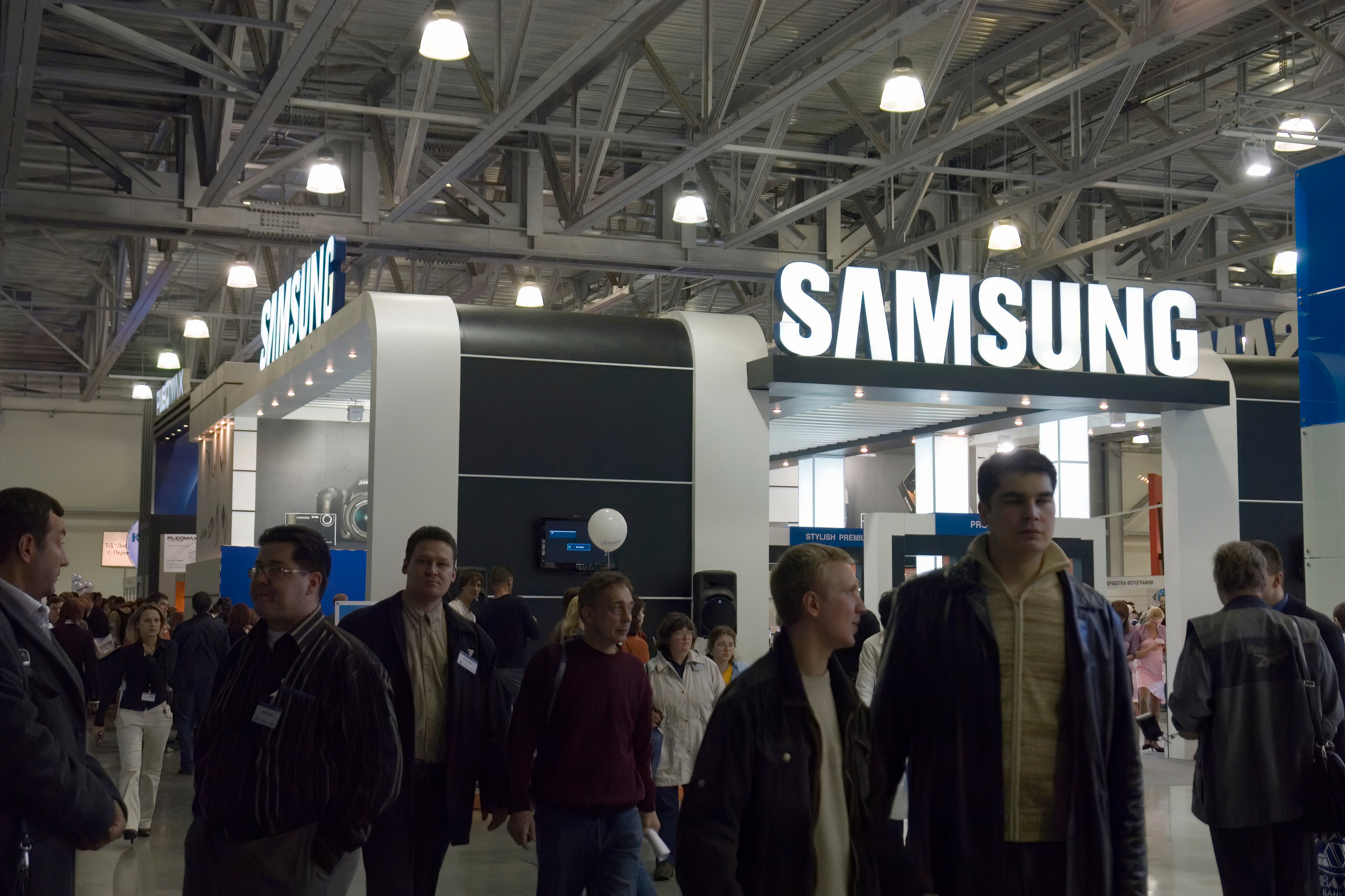 6 международная выставка Фотофорум 2006 — День 2: Часть 3. Фотограф — видеограф в Москве Дмитрий Менделеев