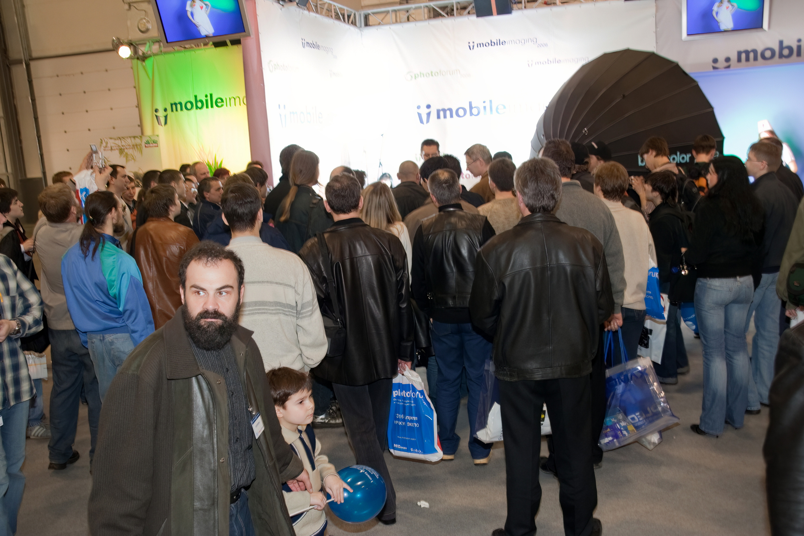 6 международная выставка в Крокус Экспо Фотофорум 2006 — День 1: Часть. Фотограф — видеограф в Москве Дмитрий Менделеев