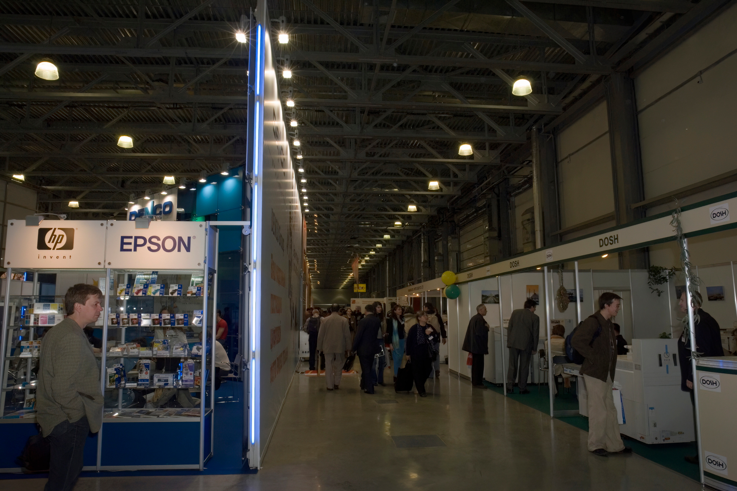 6 международная выставка Фотофорум 2006 — День 1: Часть 1. Фотограф — видеограф в Москве Дмитрий Менделеев