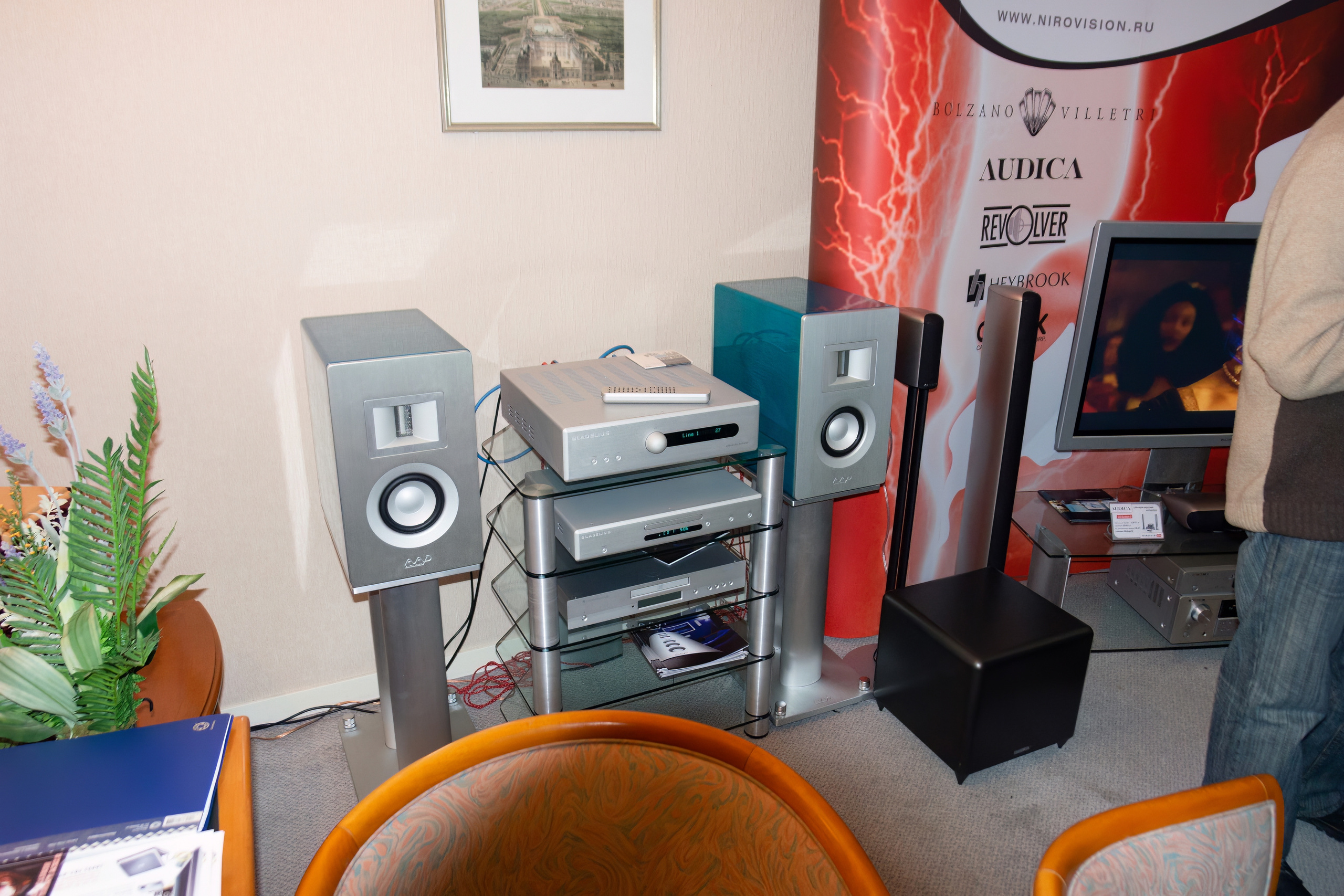 Уникальная выставка Hi-Fi HDI Show в 2006 в Ирис Конгресс Отеле. Фотограф — видеограф в Москве Дмитрий Менделеев