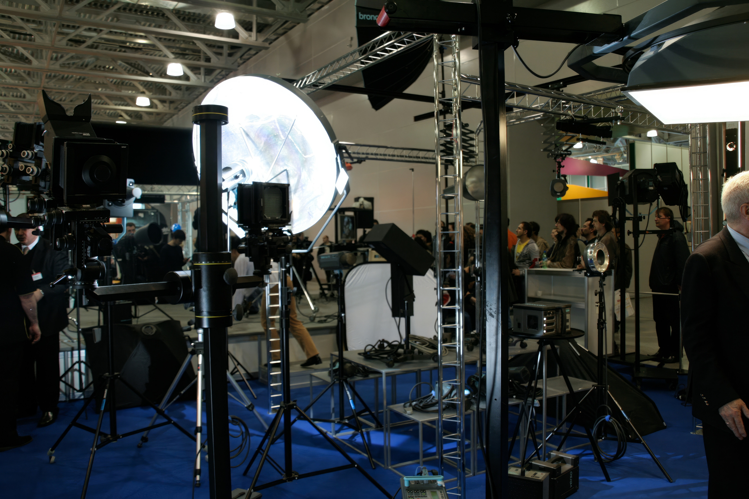 6 международная выставка в Крокус Экспо Фотофорум 2006 — День 1: Часть. Фотограф — видеограф в Москве Дмитрий Менделеев