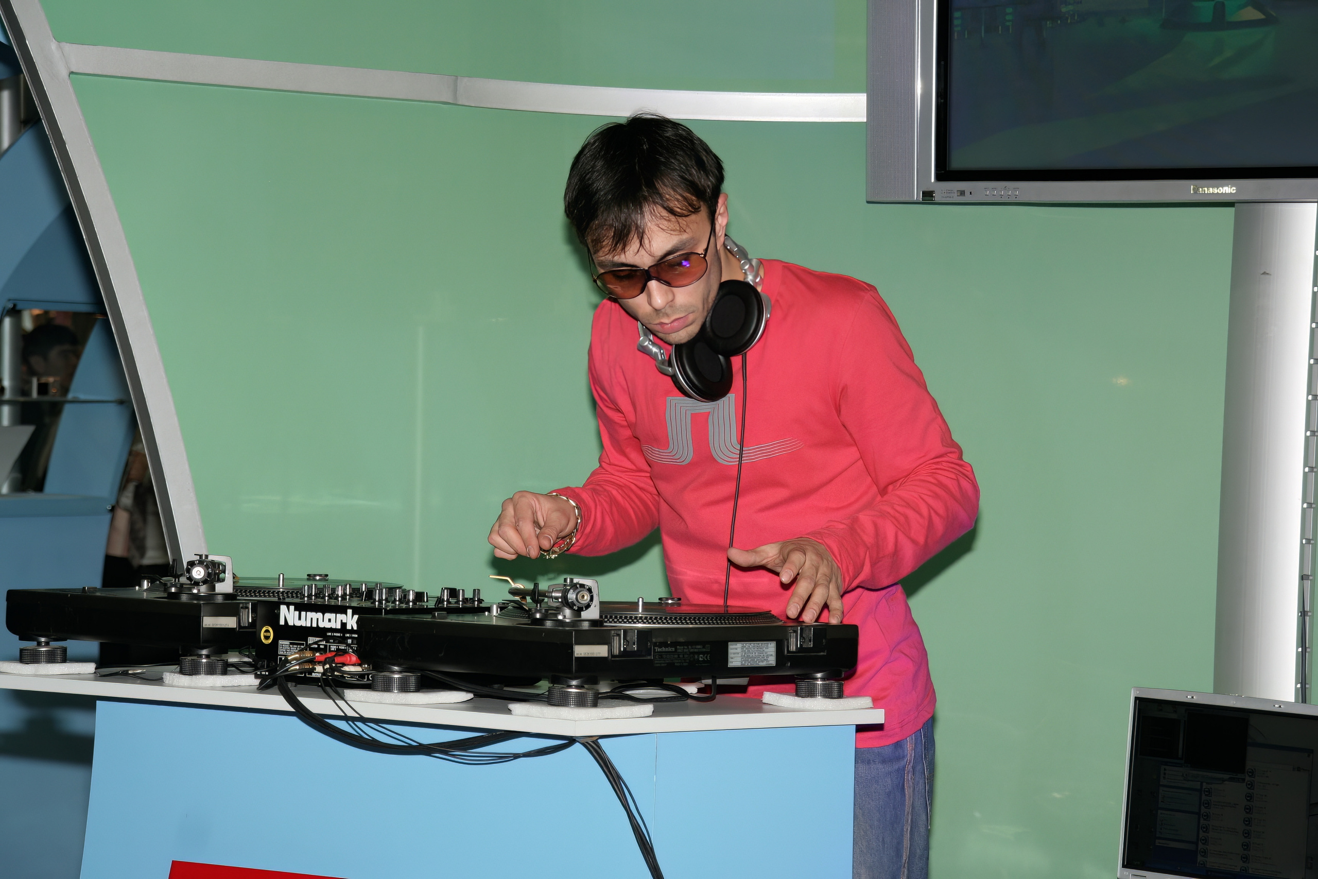 6 международная выставка Фотофорум 2006 — День 2: Часть 4. Фотограф — видеограф в Москве Дмитрий Менделеев