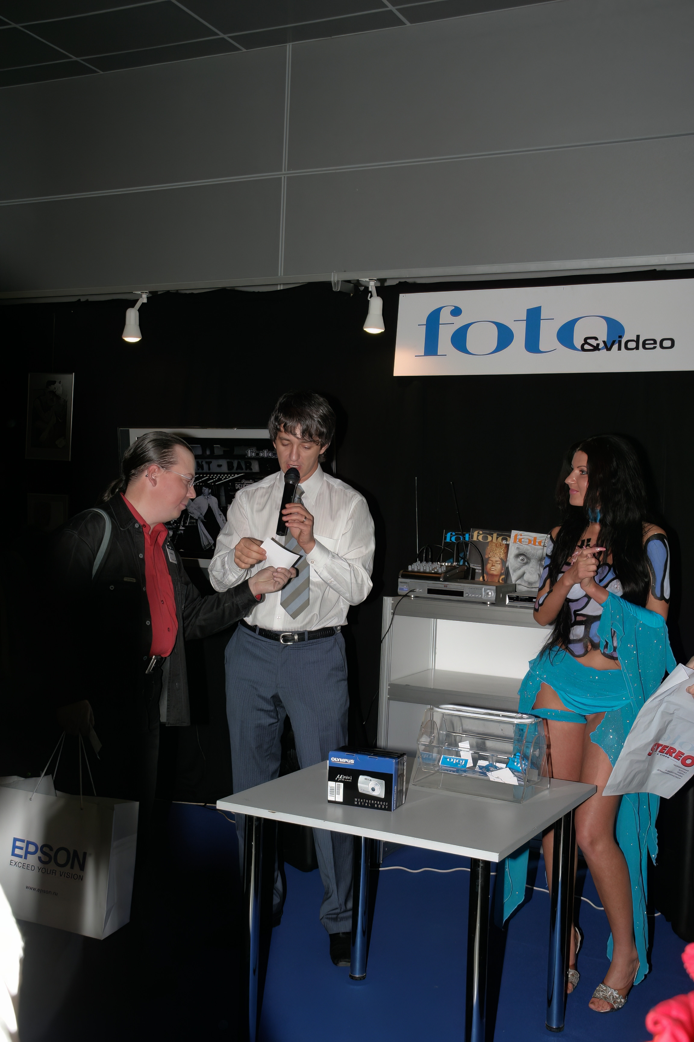 6 международная выставка Фотофорум 2006 — День 2: Часть 4. Фотограф — видеограф в Москве Дмитрий Менделеев