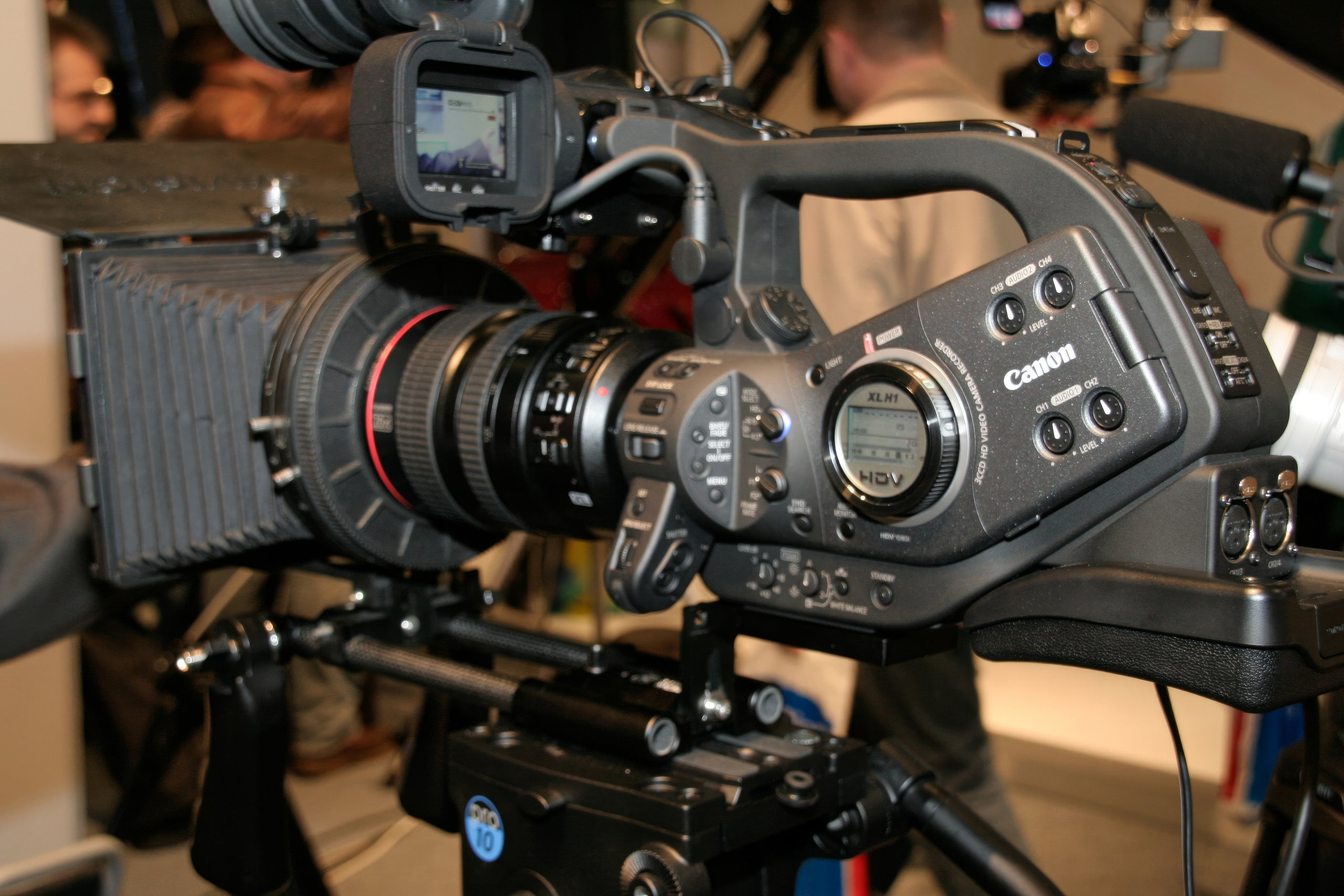 6 международная выставка в Крокус Экспо Фотофорум 2006 — День 1: Часть. Фотограф — видеограф в Москве Дмитрий Менделеев