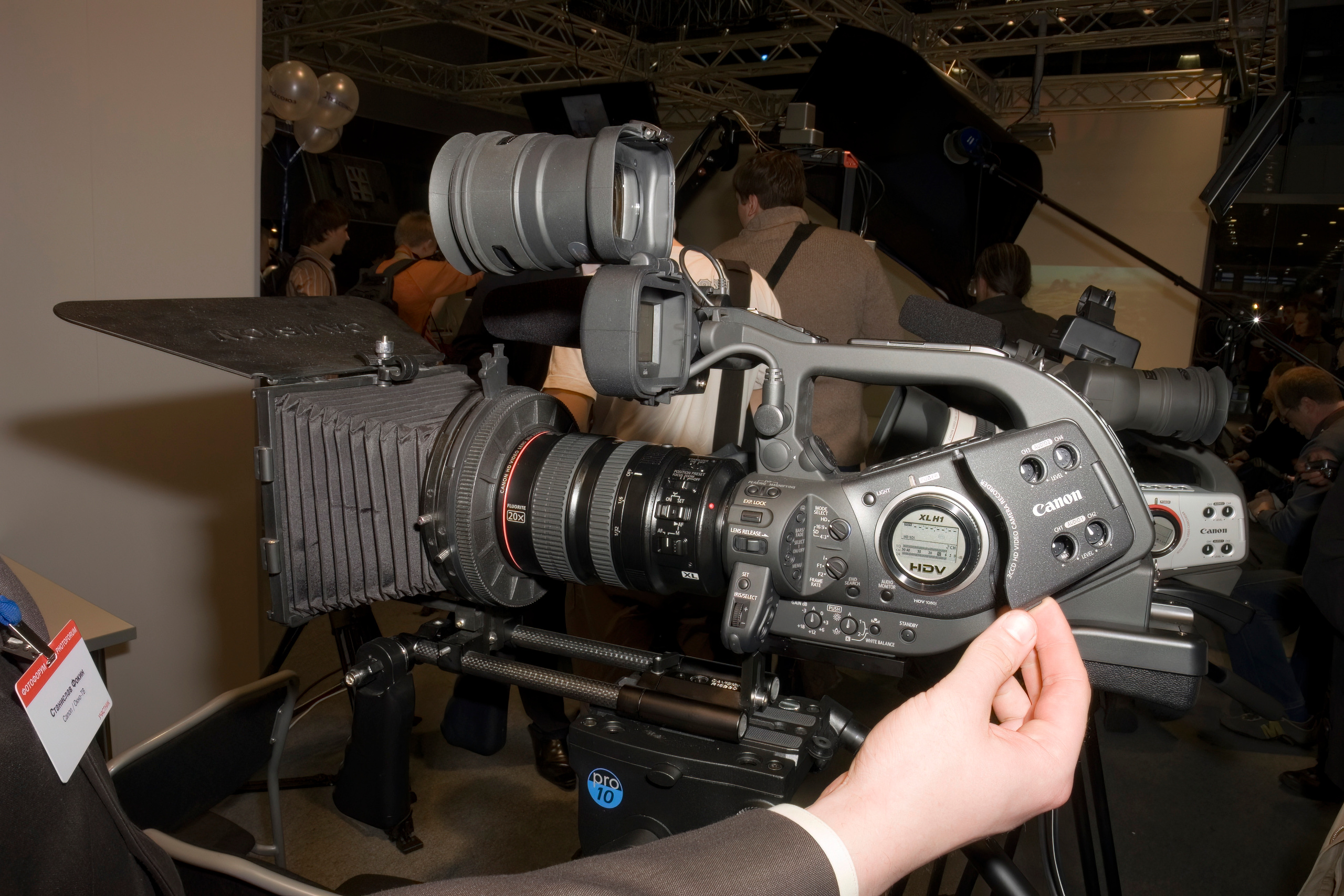 6 международная выставка Фотофорум 2006 — День 1: Часть 1. Фотограф — видеограф в Москве Дмитрий Менделеев