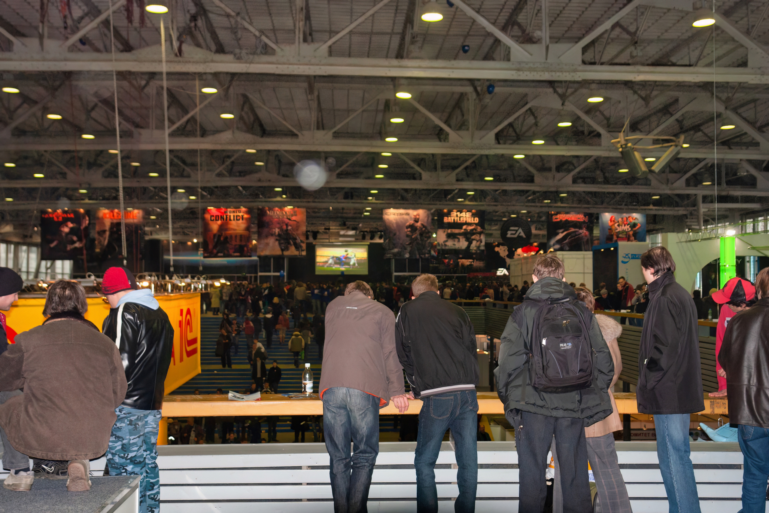 Мои фотографии с выставки Gameworld 2006 снятые на камеру Sony DSC-R1. Фотограф — видеограф в Москве Дмитрий Менделеев