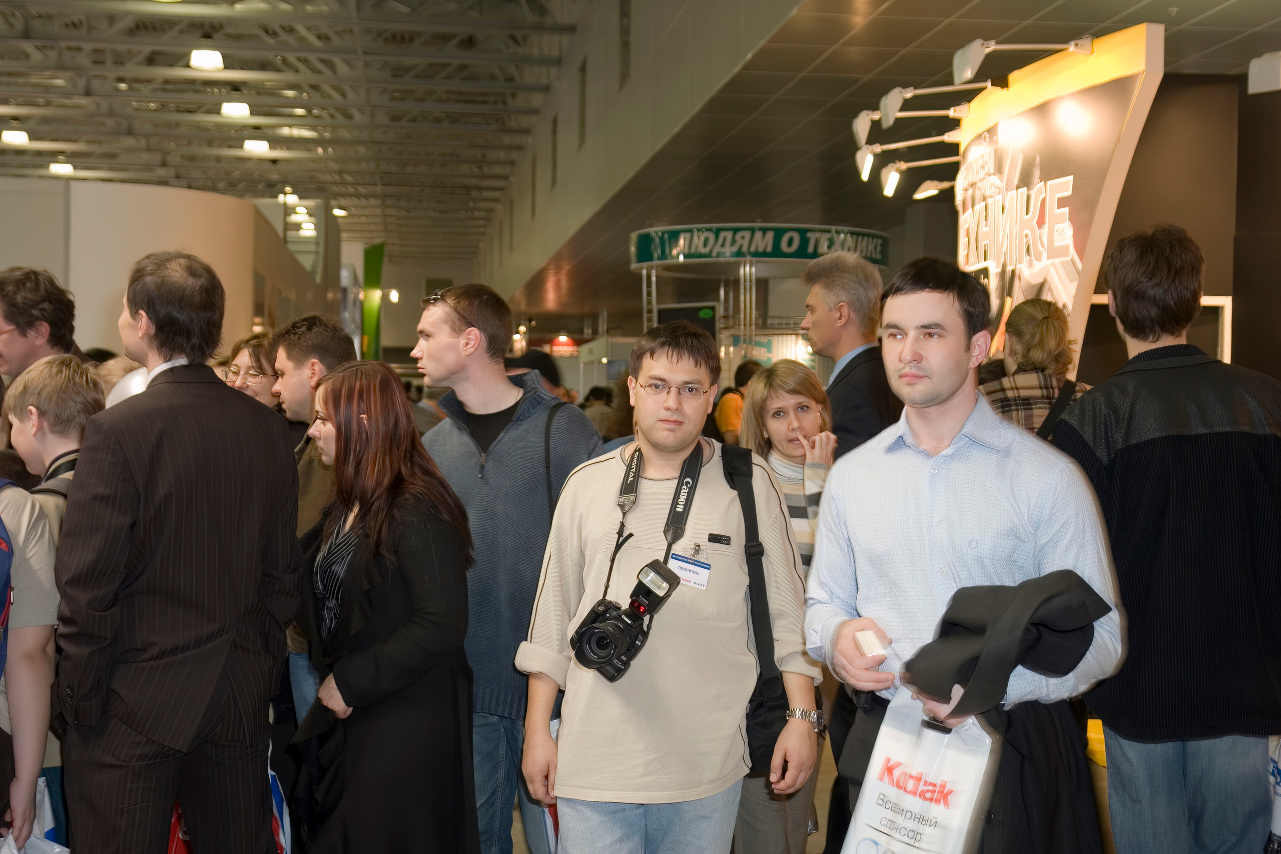 6 международная выставка Фотофорум 2006 — День 2: Часть 3. Фотограф — видеограф в Москве Дмитрий Менделеев