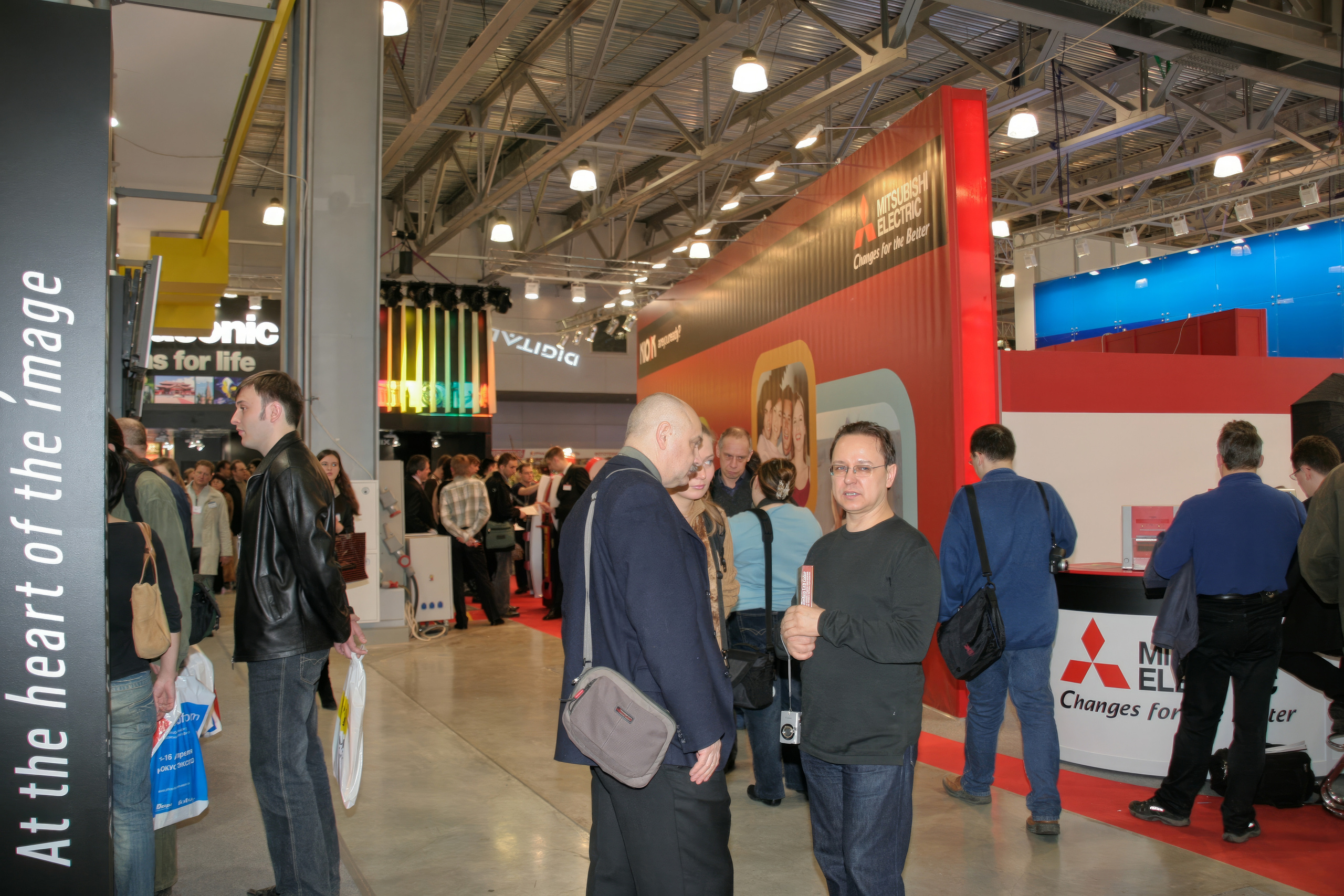 6 международная выставка в Крокус Экспо Фотофорум 2006 — День 1: Часть. Фотограф — видеограф в Москве Дмитрий Менделеев