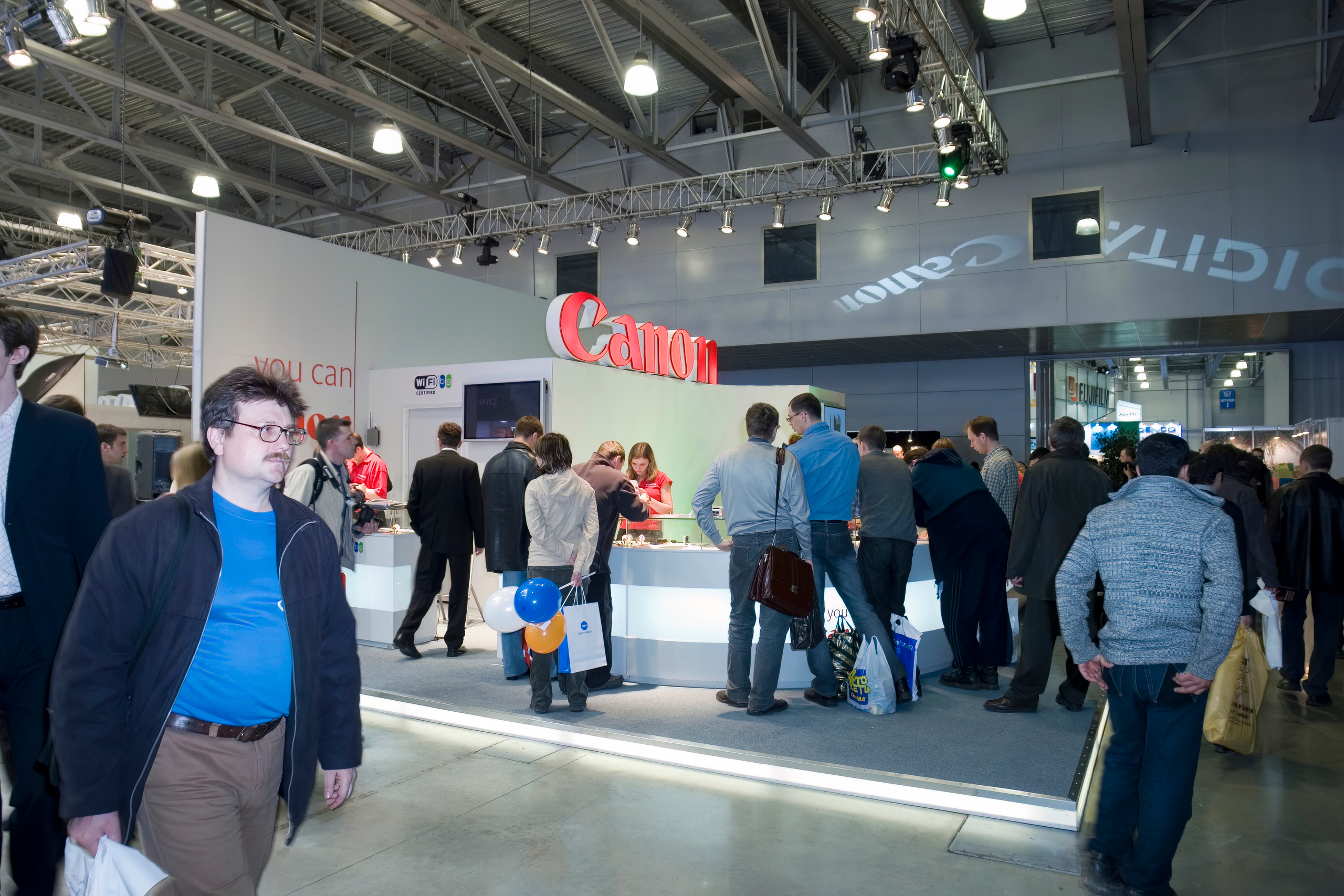 6 международная выставка Фотофорум 2006 — День 1: Часть 1. Фотограф — видеограф в Москве Дмитрий Менделеев