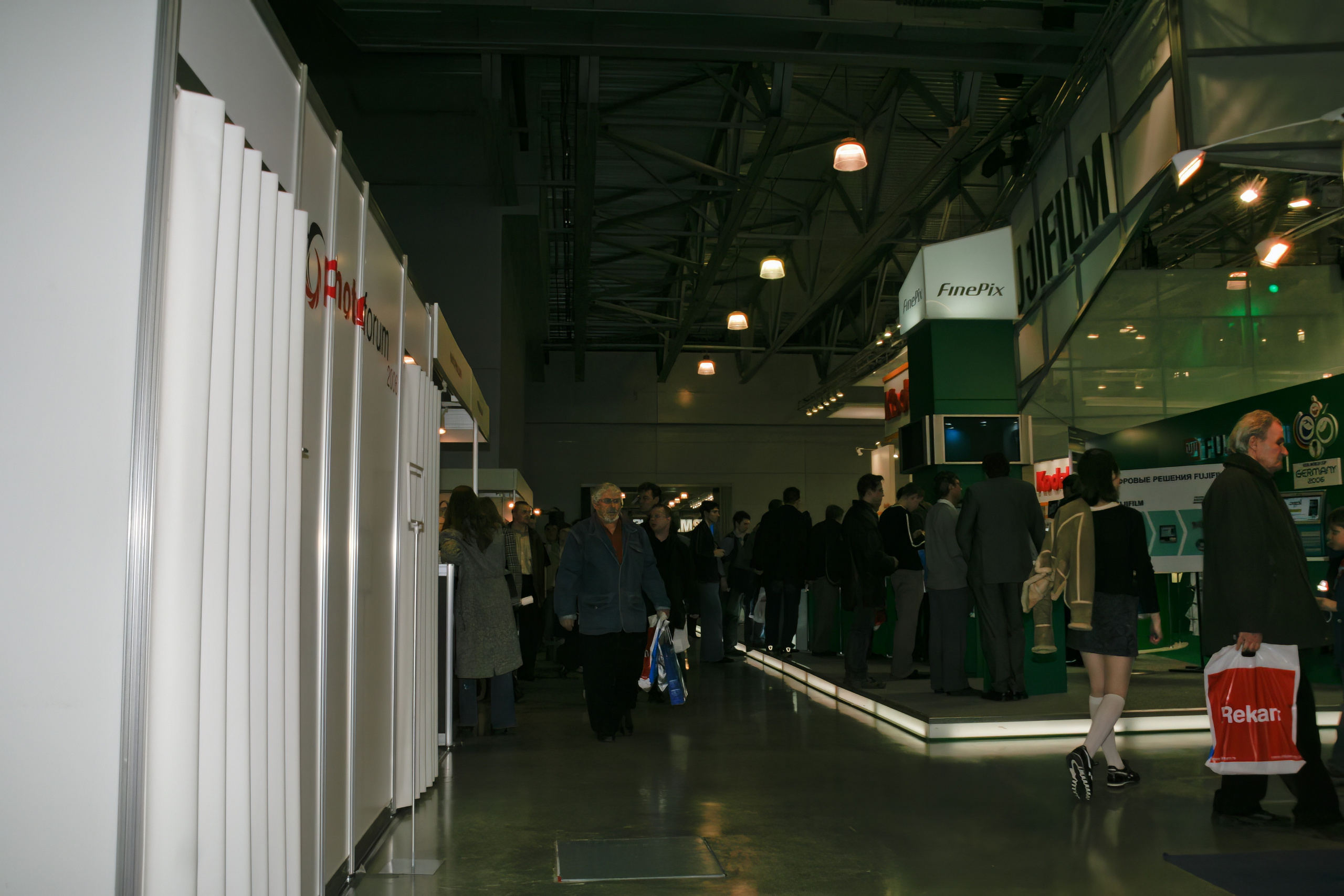 6 международная выставка Фотофорум 2006 — День 2: Часть 4. Фотограф — видеограф в Москве Дмитрий Менделеев