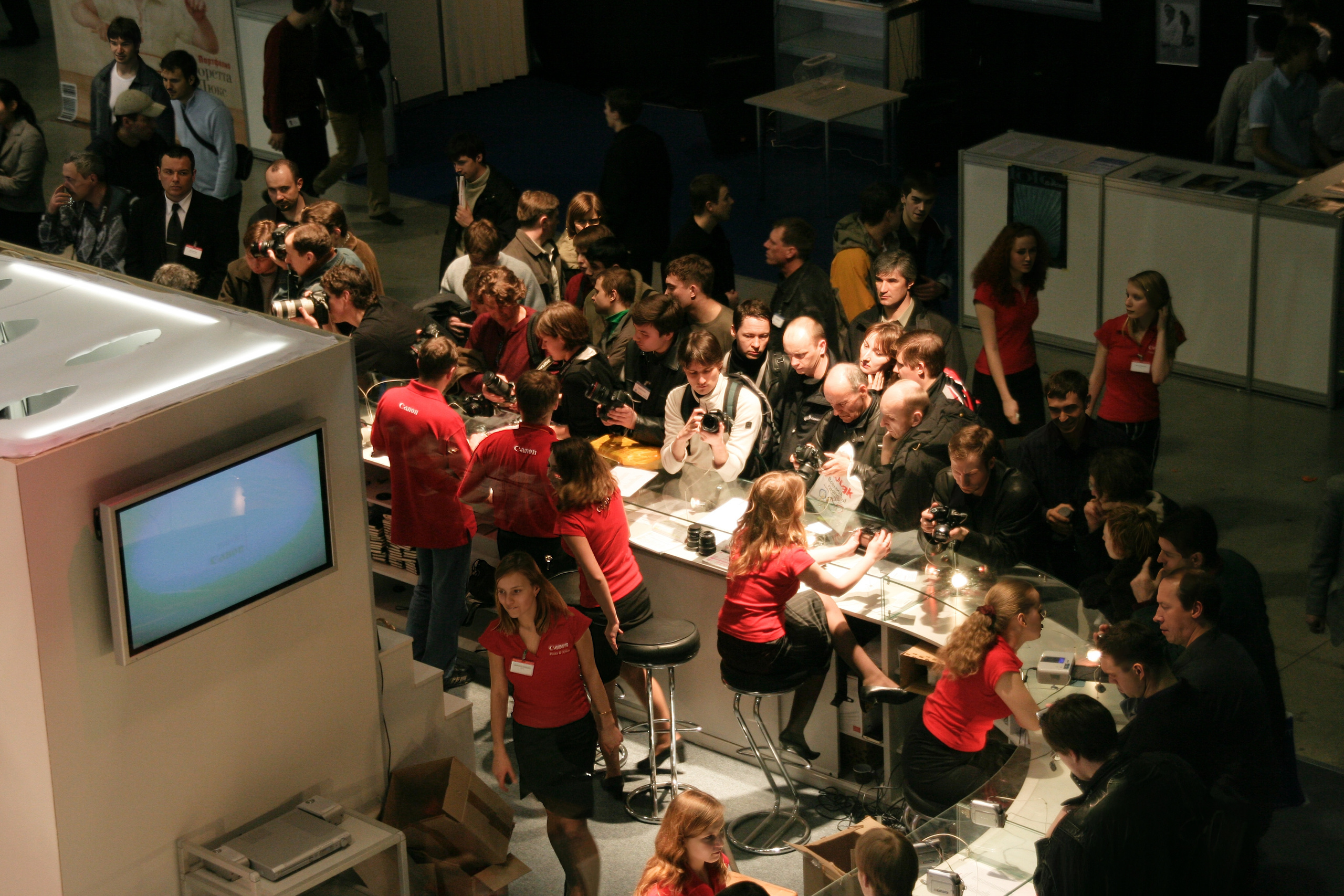 6 международная выставка Фотофорум 2006 — День 2: Часть 4. Фотограф — видеограф в Москве Дмитрий Менделеев