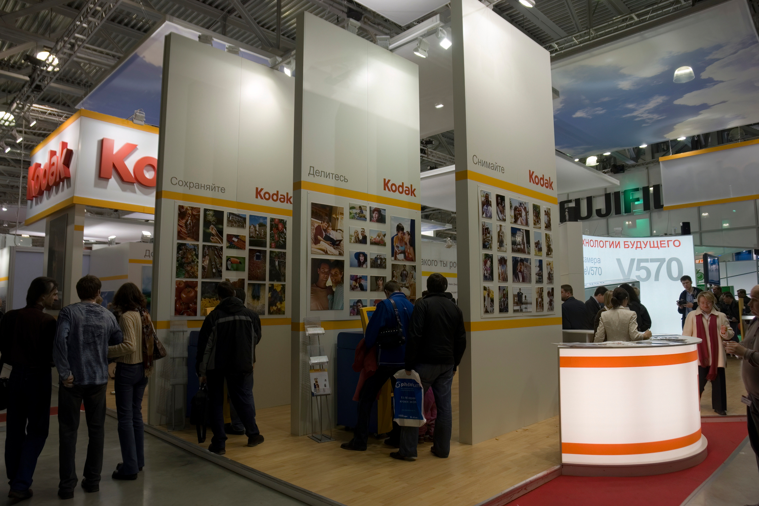 6 международная выставка Фотофорум 2006 — День 2: Часть 3. Фотограф — видеограф в Москве Дмитрий Менделеев