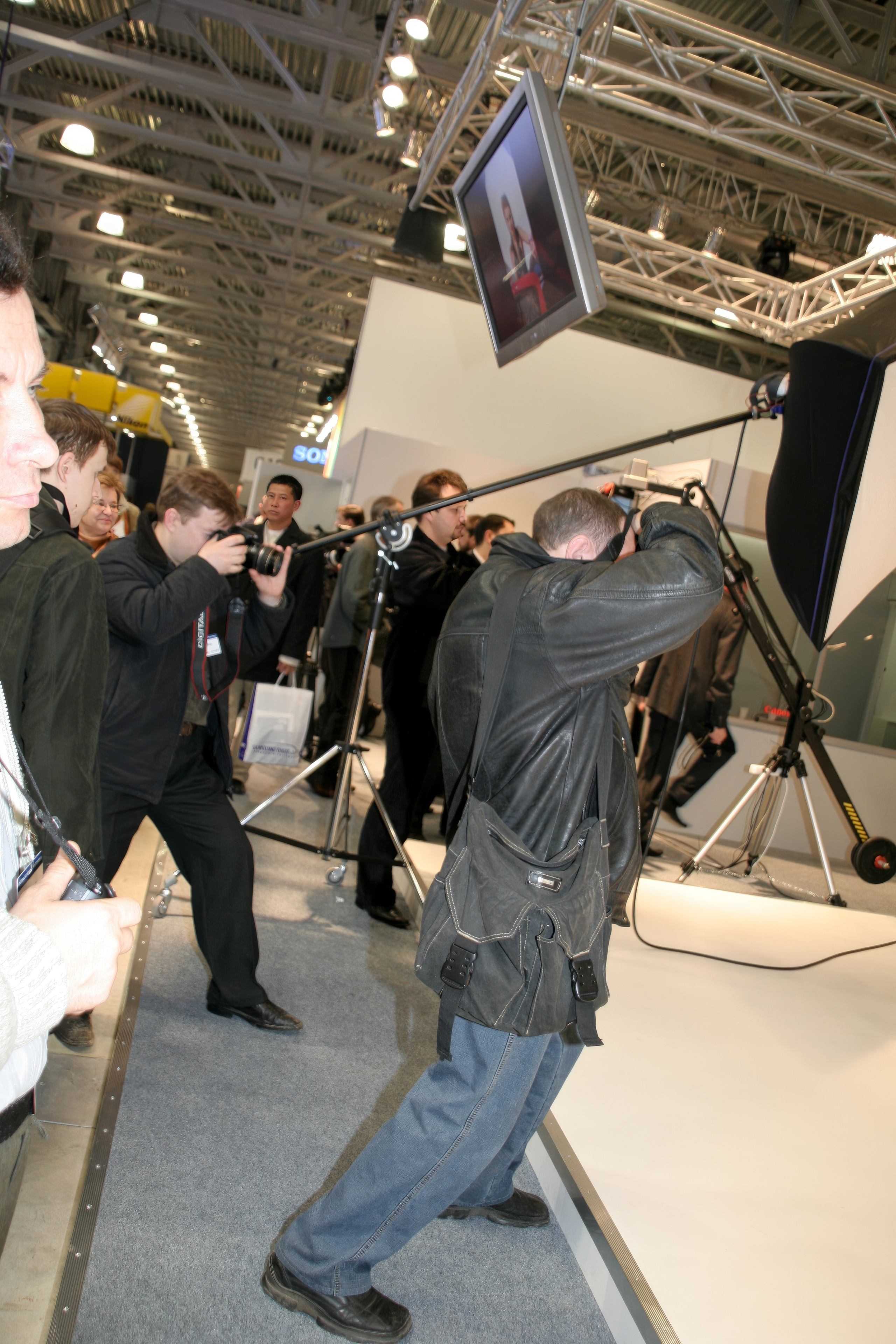 6 международная выставка в Крокус Экспо Фотофорум 2006 — День 1: Часть. Фотограф — видеограф в Москве Дмитрий Менделеев