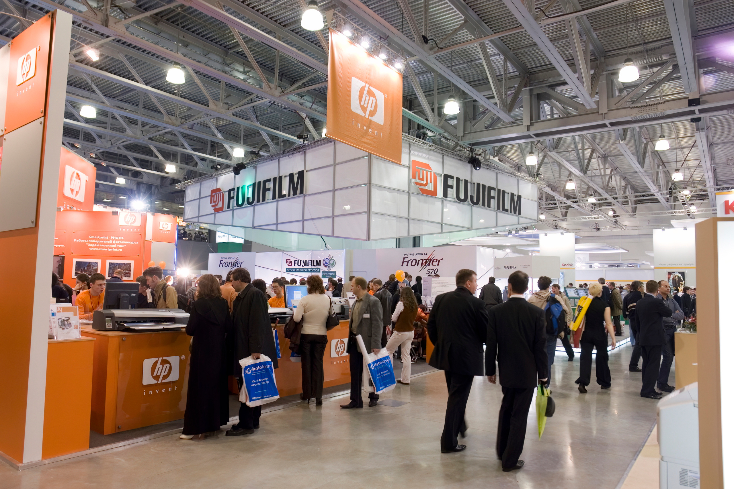 6 международная выставка Фотофорум 2006 — День 1: Часть 1. Фотограф — видеограф в Москве Дмитрий Менделеев