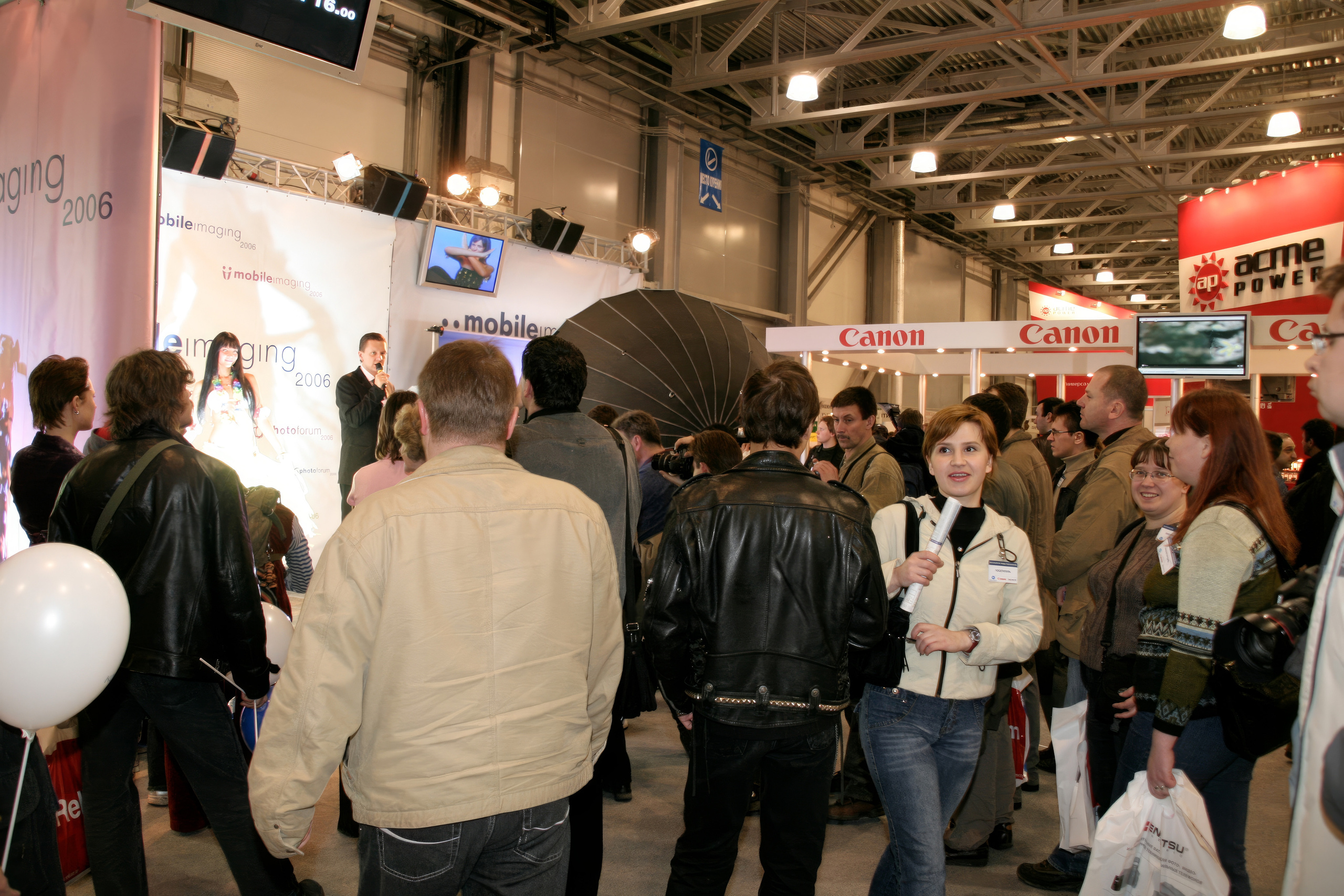 6 международная выставка в Крокус Экспо Фотофорум 2006 — День 1: Часть. Фотограф — видеограф в Москве Дмитрий Менделеев