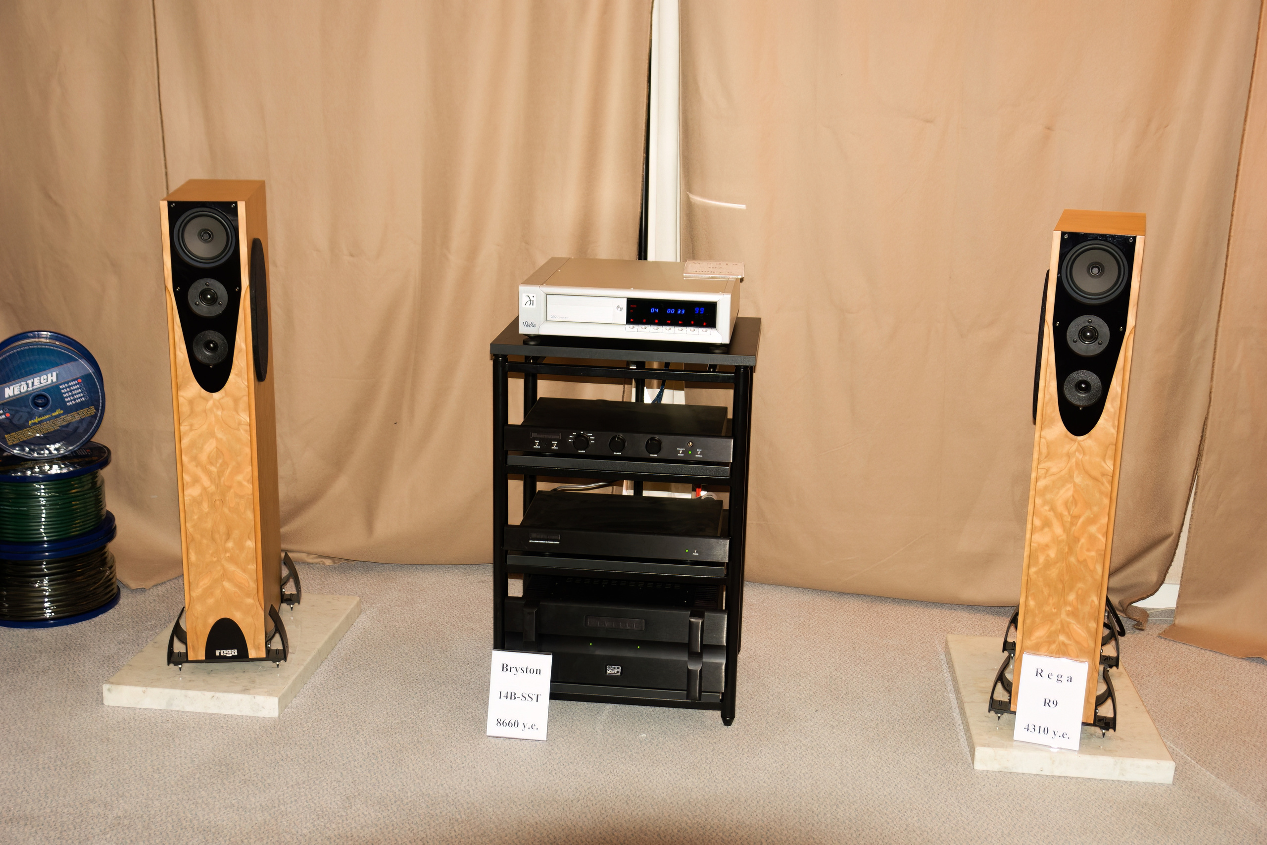 Уникальная выставка Hi-Fi HDI Show в 2006 в Ирис Конгресс Отеле. Фотограф — видеограф в Москве Дмитрий Менделеев