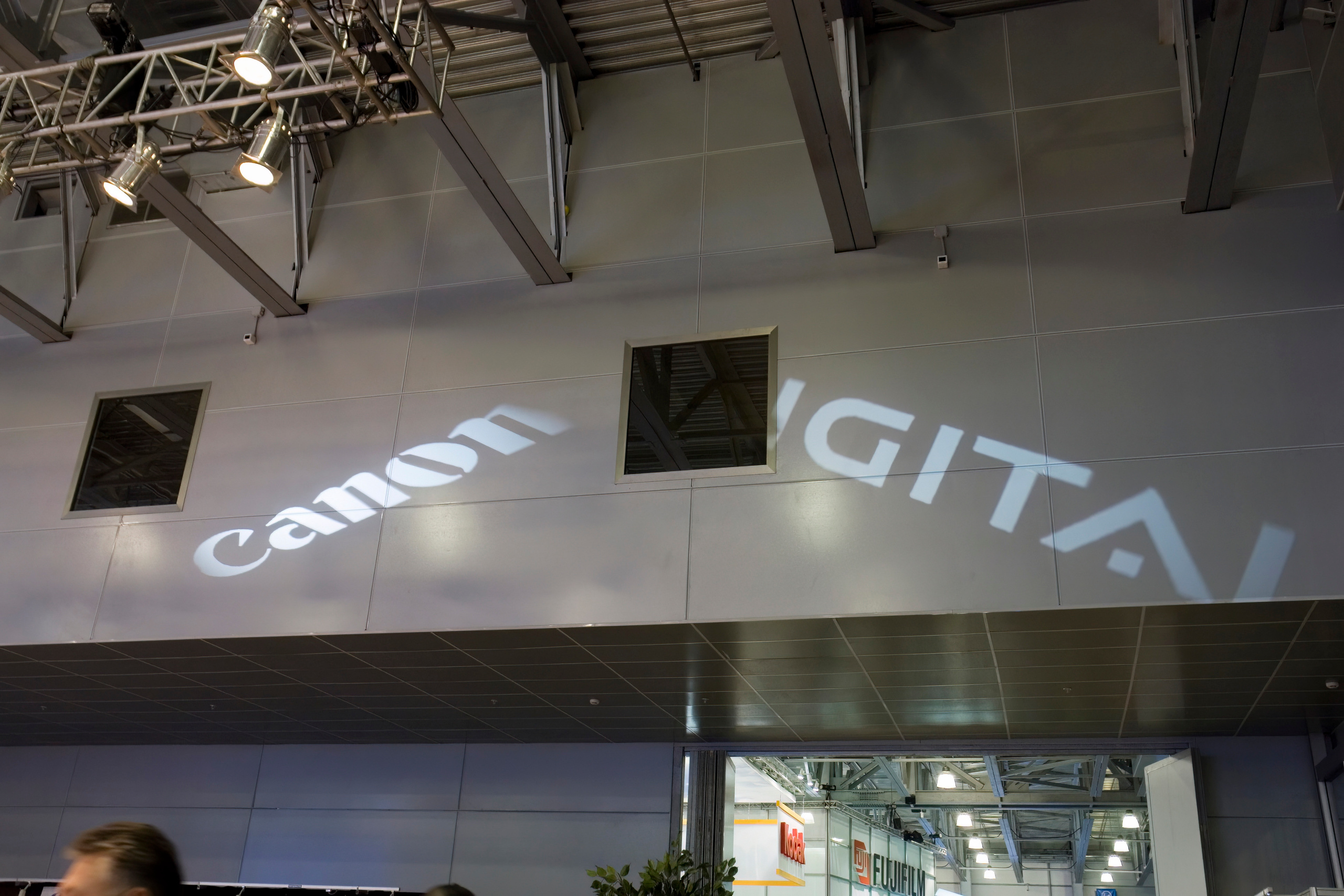 6 международная выставка Фотофорум 2006 — День 1: Часть 1. Фотограф — видеограф в Москве Дмитрий Менделеев