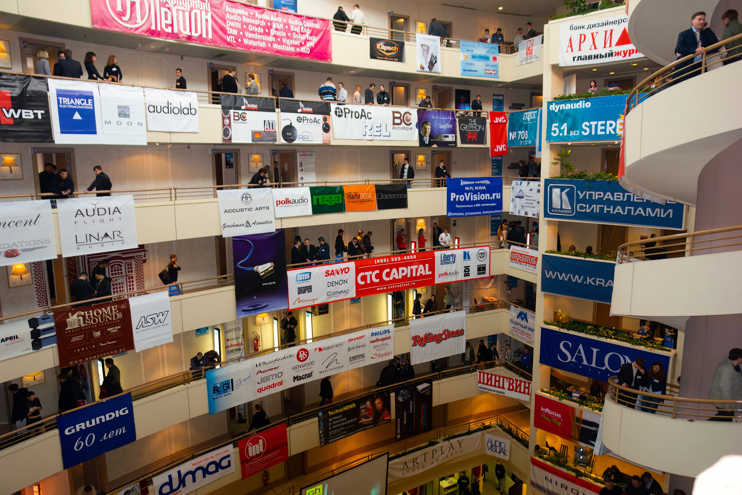 Уникальная выставка Hi-Fi HDI Show в 2006 в Ирис Конгресс Отеле. Фотограф — видеограф в Москве Дмитрий Менделеев