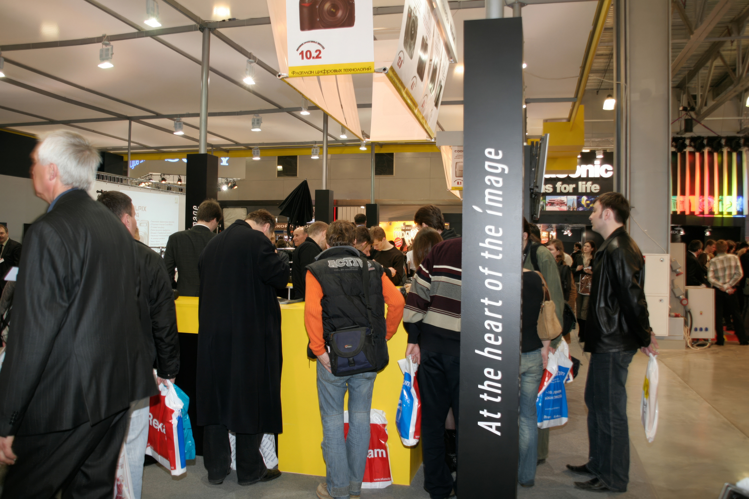 6 международная выставка в Крокус Экспо Фотофорум 2006 — День 1: Часть. Фотограф — видеограф в Москве Дмитрий Менделеев