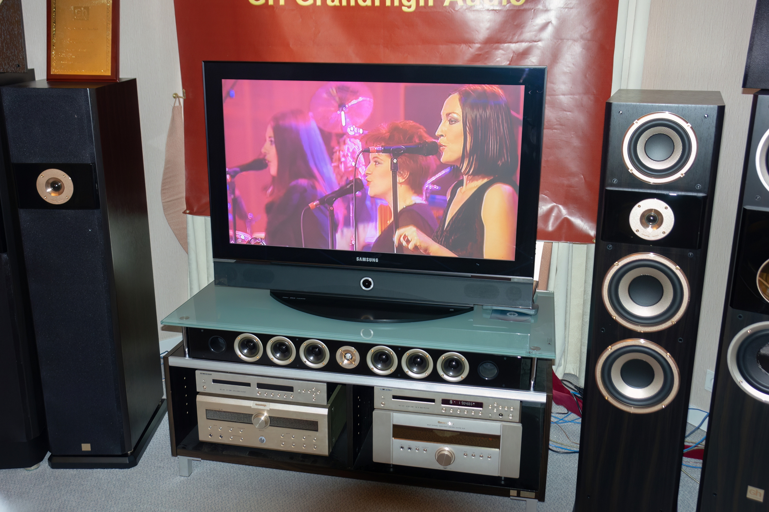 Уникальная выставка Hi-Fi HDI Show в 2006 в Ирис Конгресс Отеле. Фотограф — видеограф в Москве Дмитрий Менделеев