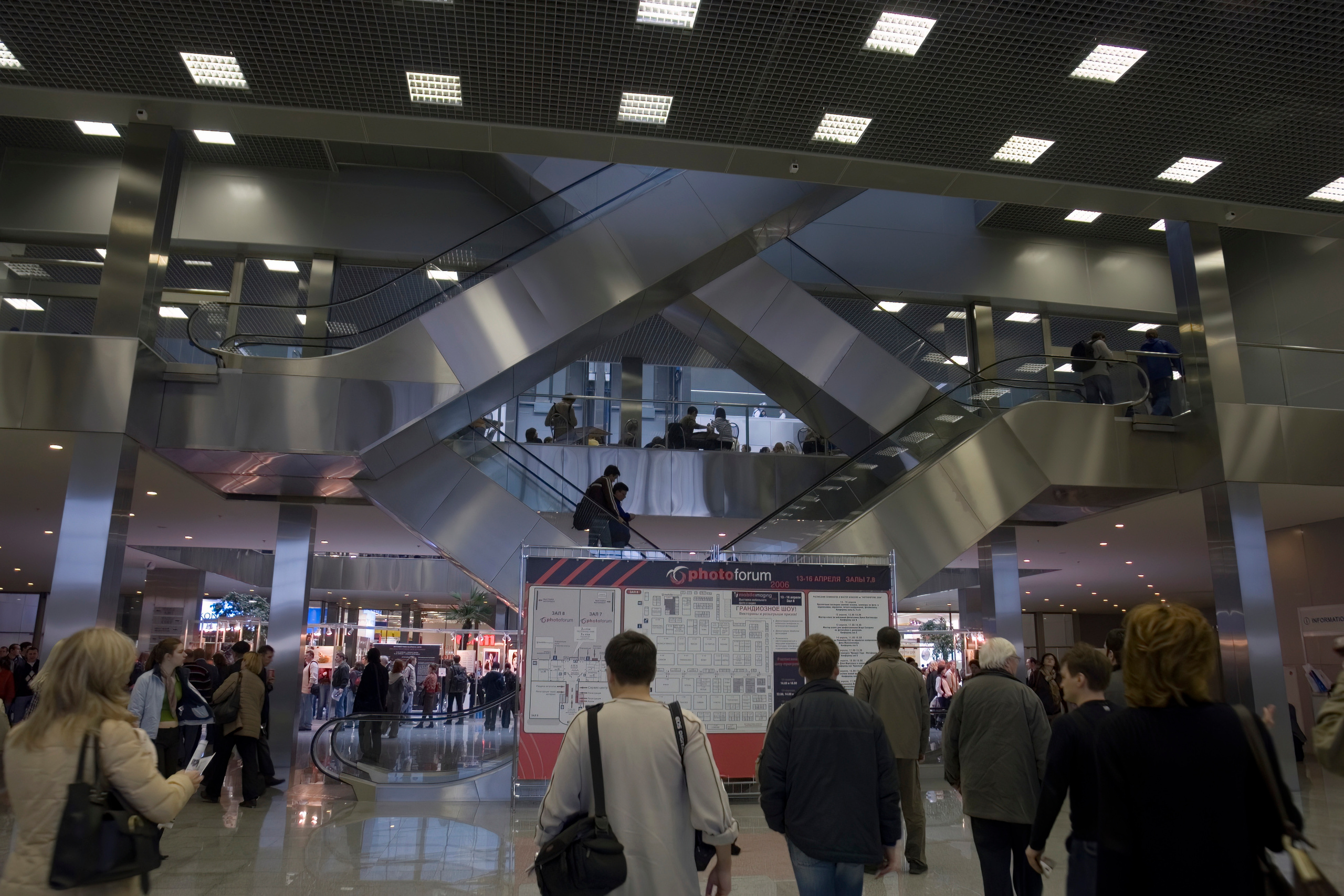 6 международная выставка Фотофорум 2006 — День 2: Часть 3. Фотограф — видеограф в Москве Дмитрий Менделеев