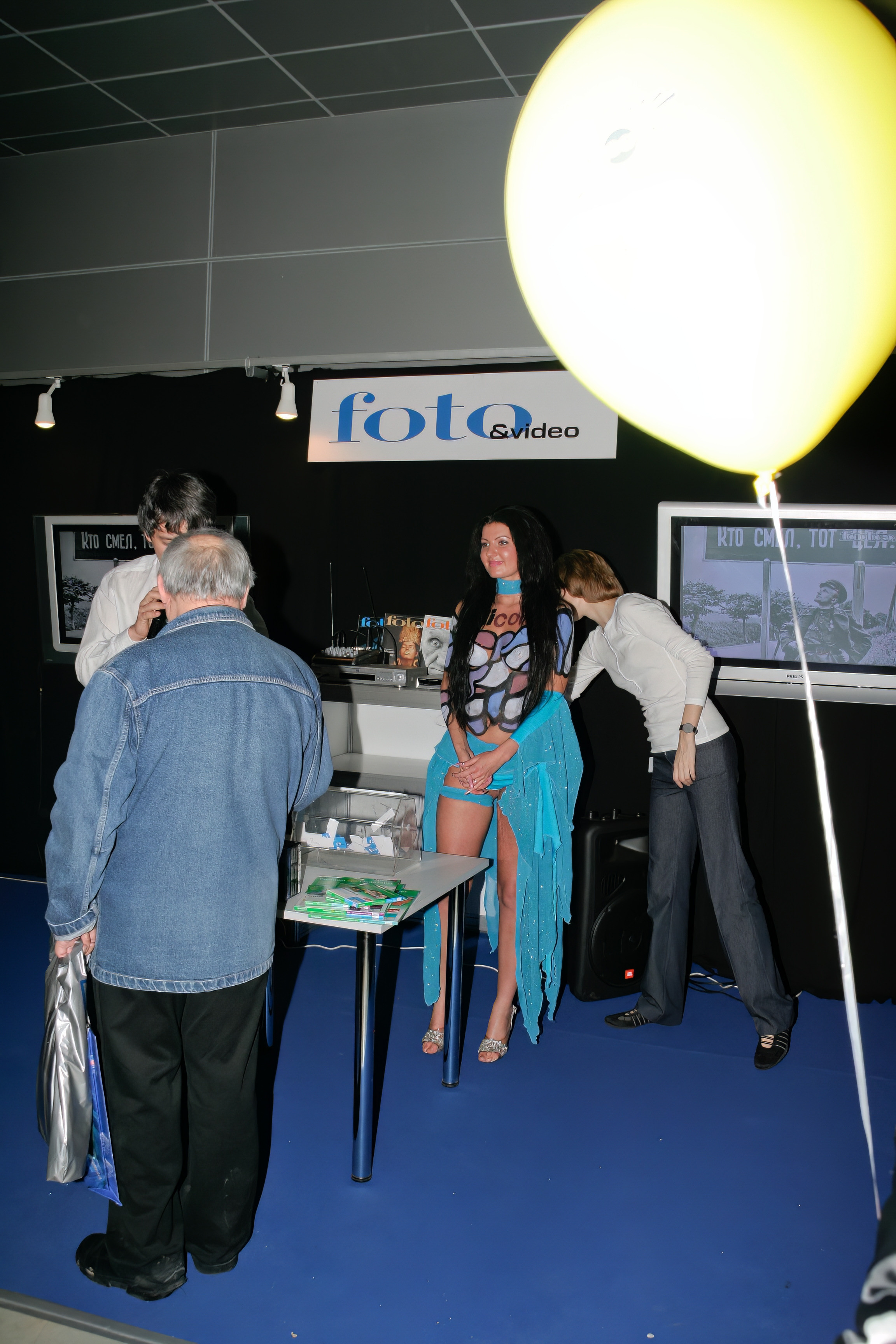 6 международная выставка Фотофорум 2006 — День 2: Часть 4. Фотограф — видеограф в Москве Дмитрий Менделеев