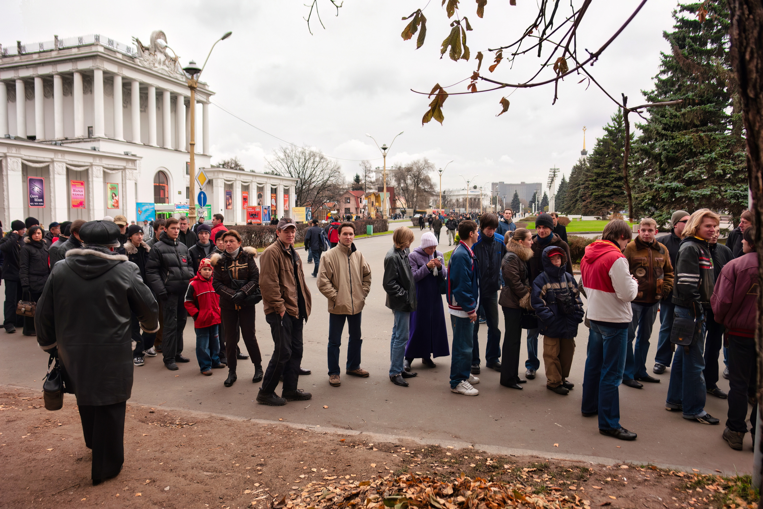 Мои фотографии с выставки Gameworld 2006 снятые на камеру Sony DSC-R1. Фотограф — видеограф в Москве Дмитрий Менделеев