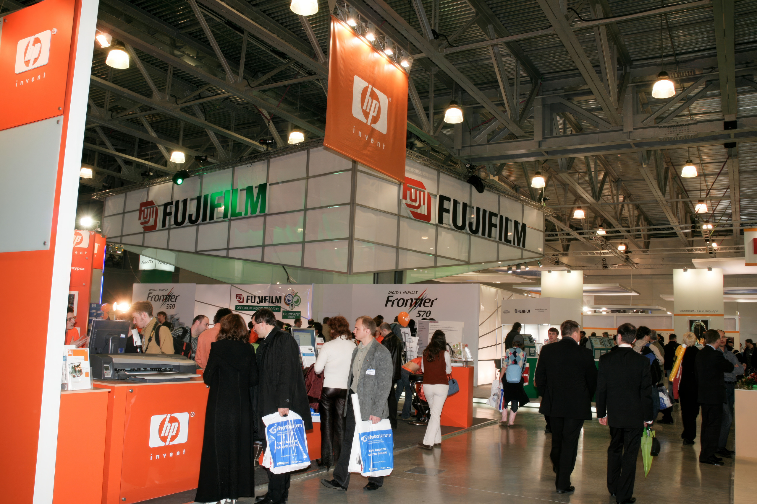 6 международная выставка в Крокус Экспо Фотофорум 2006 — День 1: Часть. Фотограф — видеограф в Москве Дмитрий Менделеев