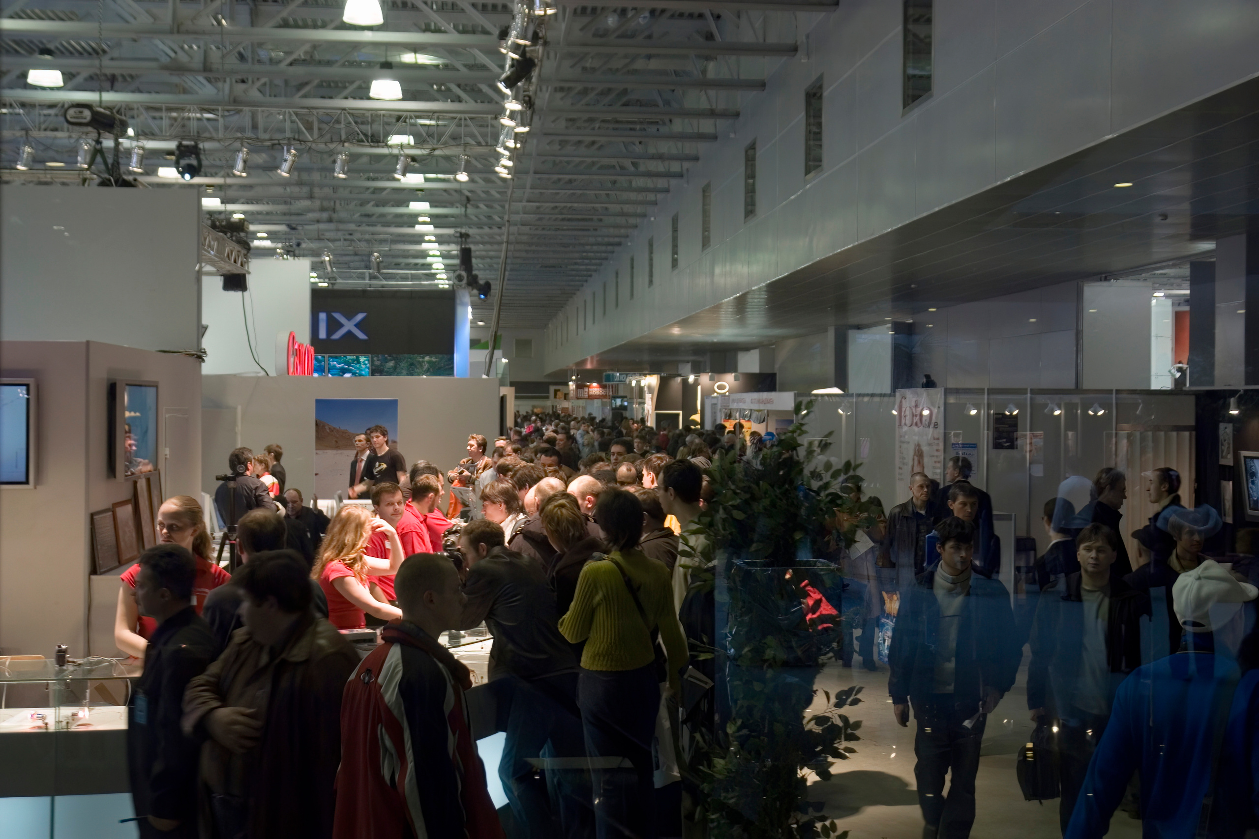 6 международная выставка Фотофорум 2006 — День 2: Часть 3. Фотограф — видеограф в Москве Дмитрий Менделеев