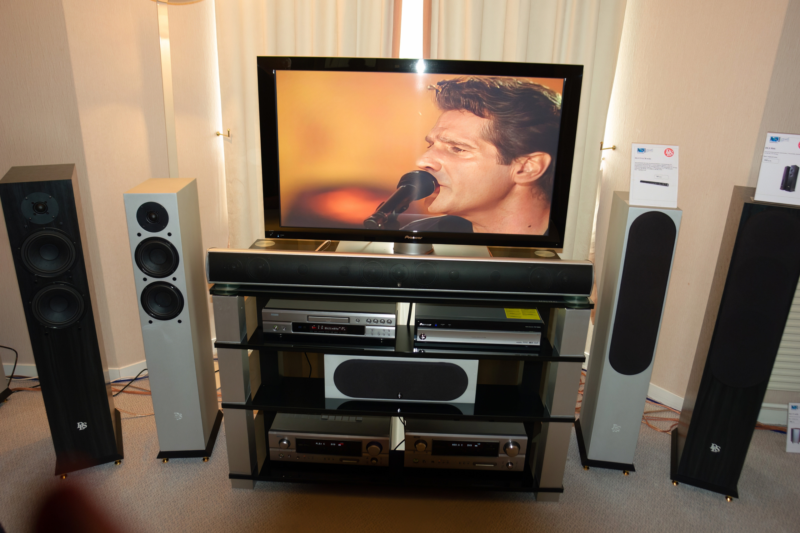 Уникальная выставка Hi-Fi HDI Show в 2006 в Ирис Конгресс Отеле. Фотограф — видеограф в Москве Дмитрий Менделеев