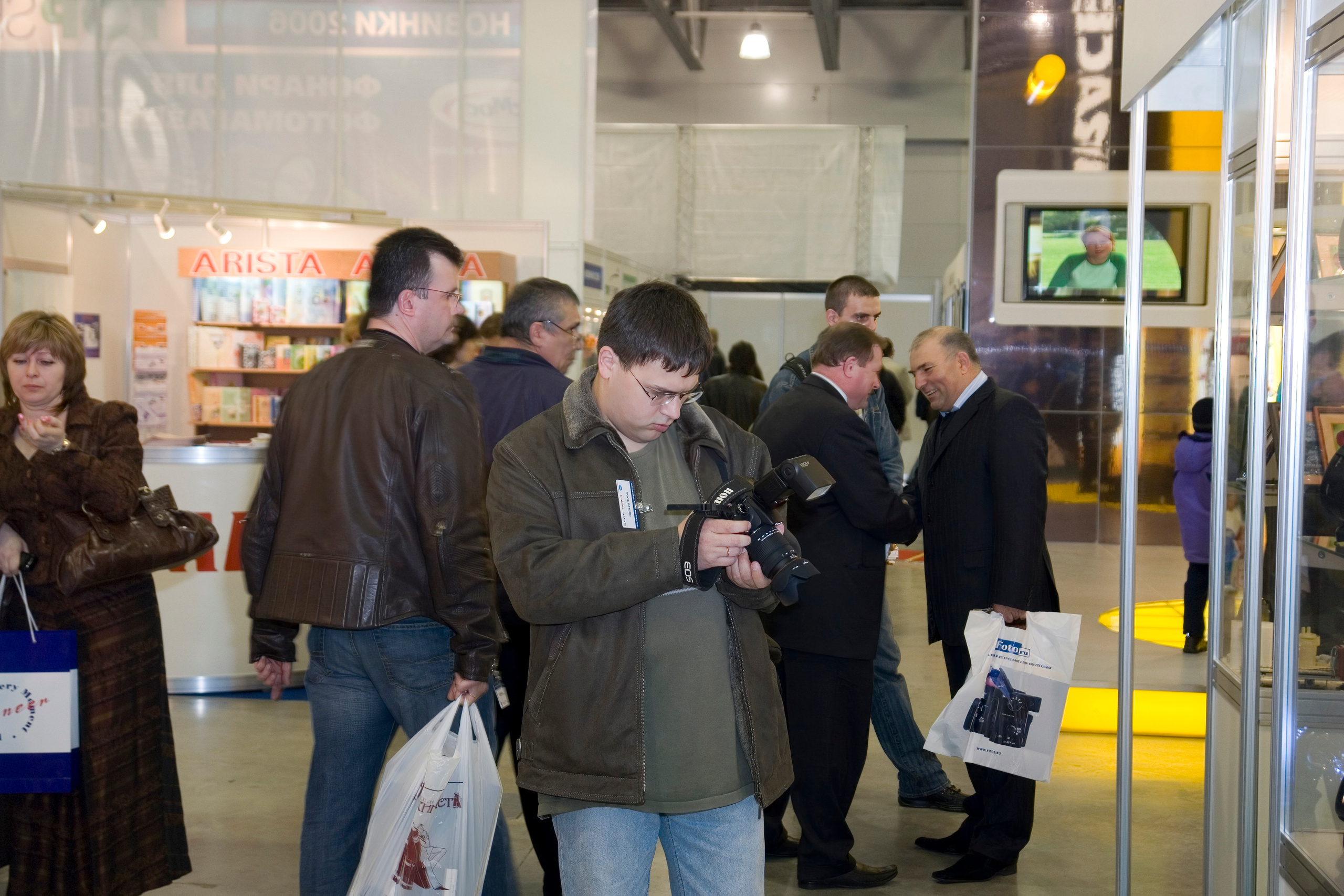 6 международная выставка Фотофорум 2006 — День 1: Часть 1. Фотограф — видеограф в Москве Дмитрий Менделеев