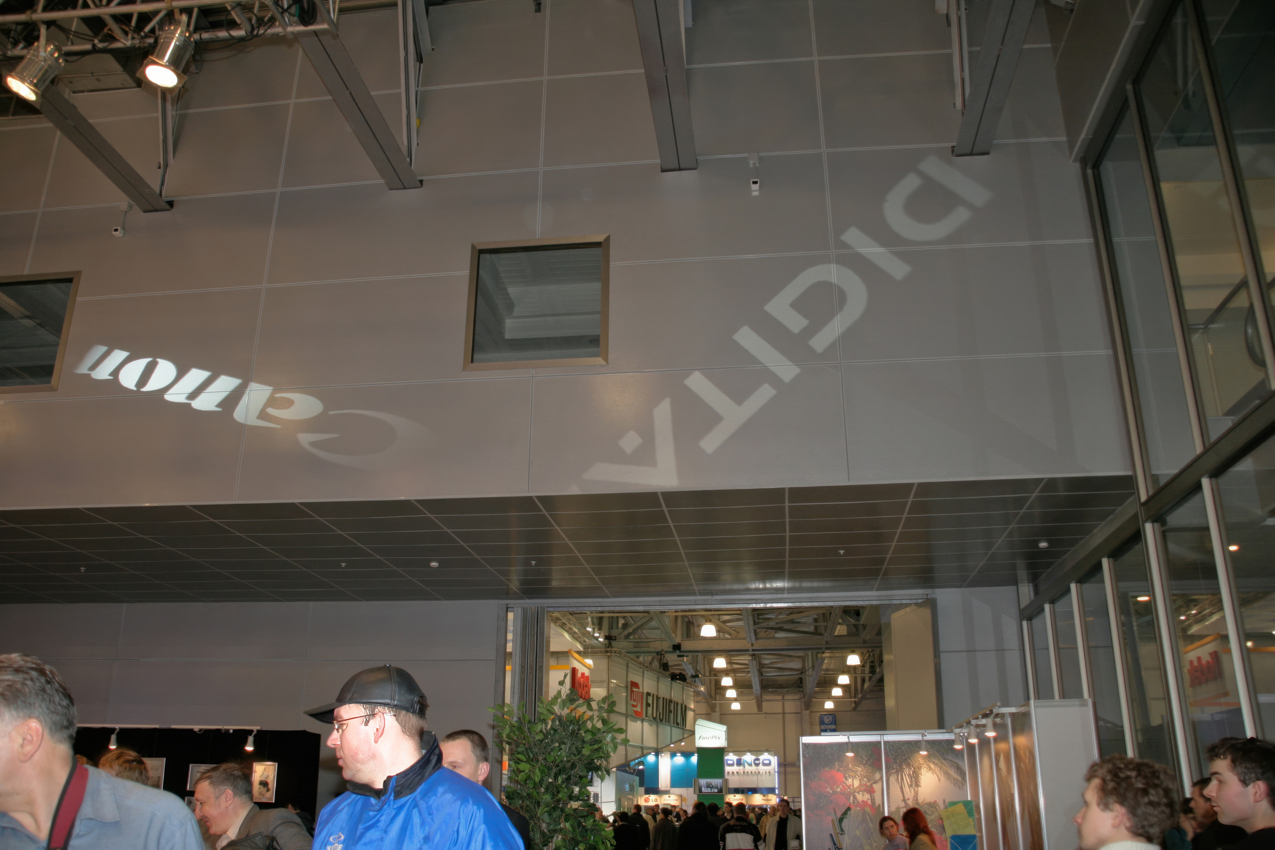 6 международная выставка в Крокус Экспо Фотофорум 2006 — День 1: Часть. Фотограф — видеограф в Москве Дмитрий Менделеев