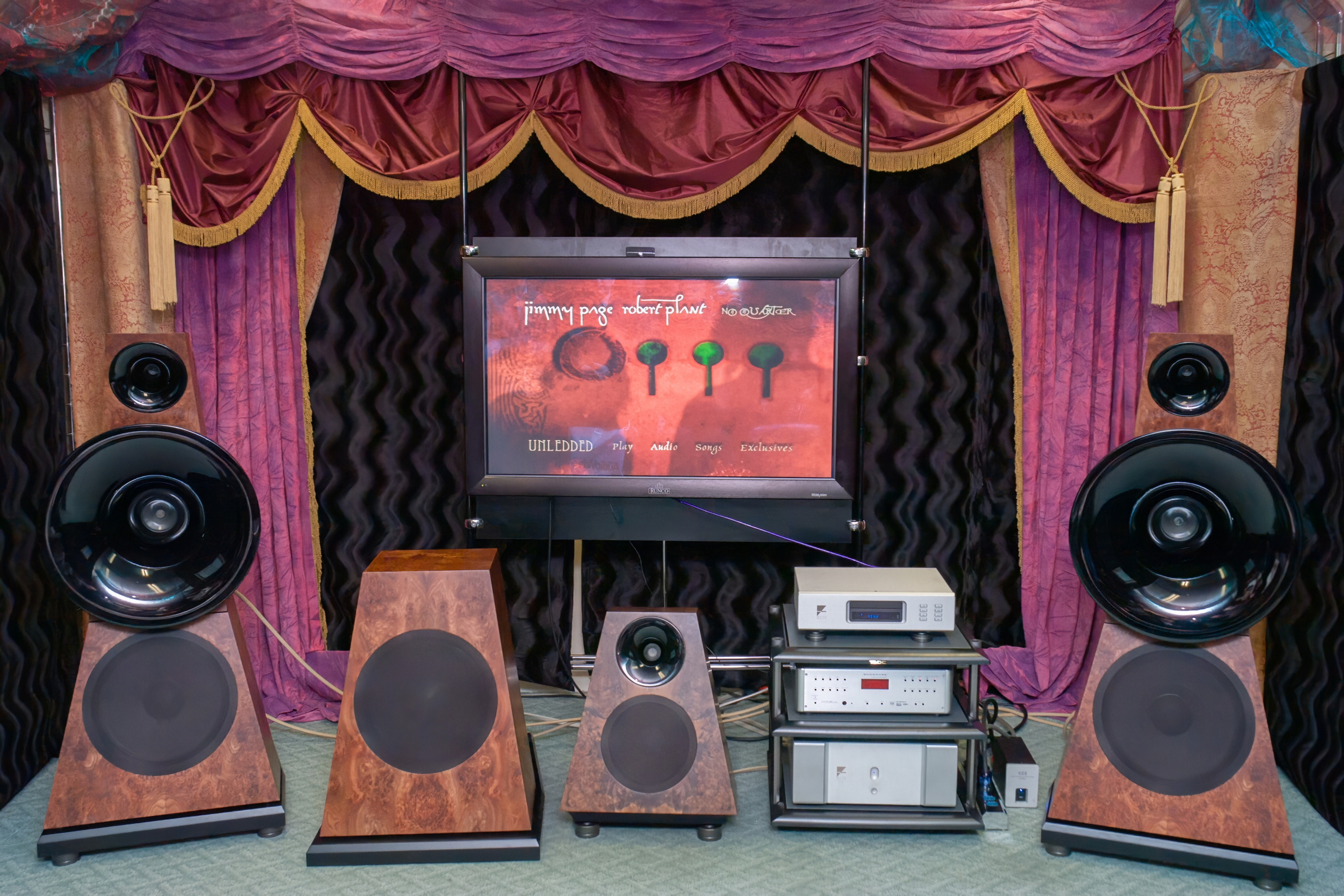 Уникальная выставка Hi-Fi HDI Show в 2006 в Ирис Конгресс Отеле. Фотограф — видеограф в Москве Дмитрий Менделеев