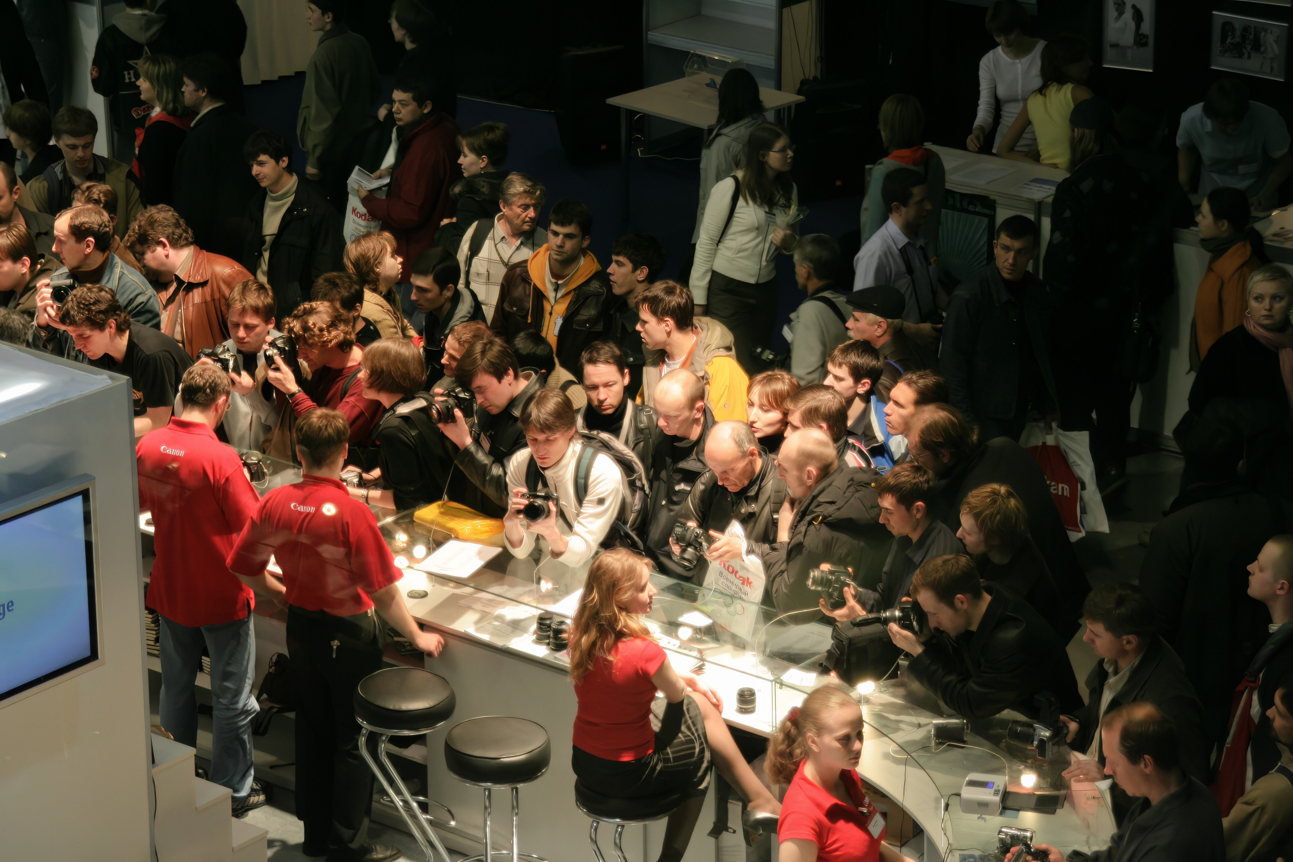 6 международная выставка Фотофорум 2006 — День 2: Часть 4. Фотограф — видеограф в Москве Дмитрий Менделеев