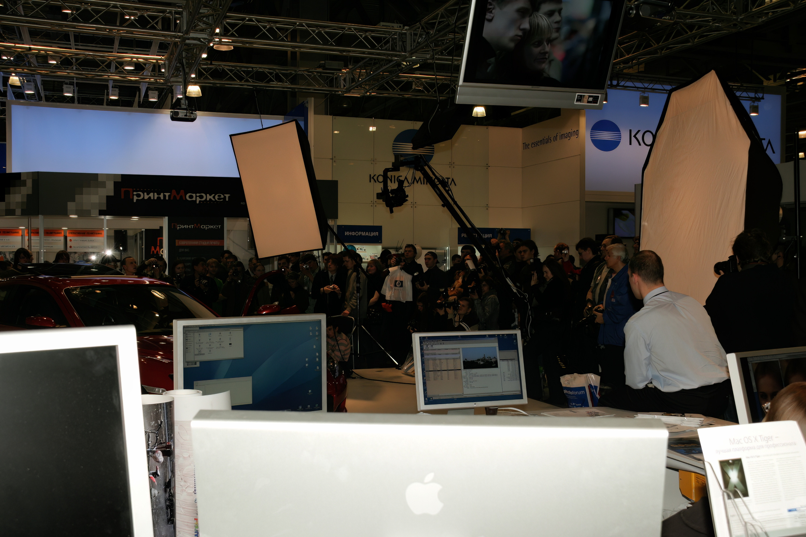 6 международная выставка Фотофорум 2006 — День 2: Часть 4. Фотограф — видеограф в Москве Дмитрий Менделеев