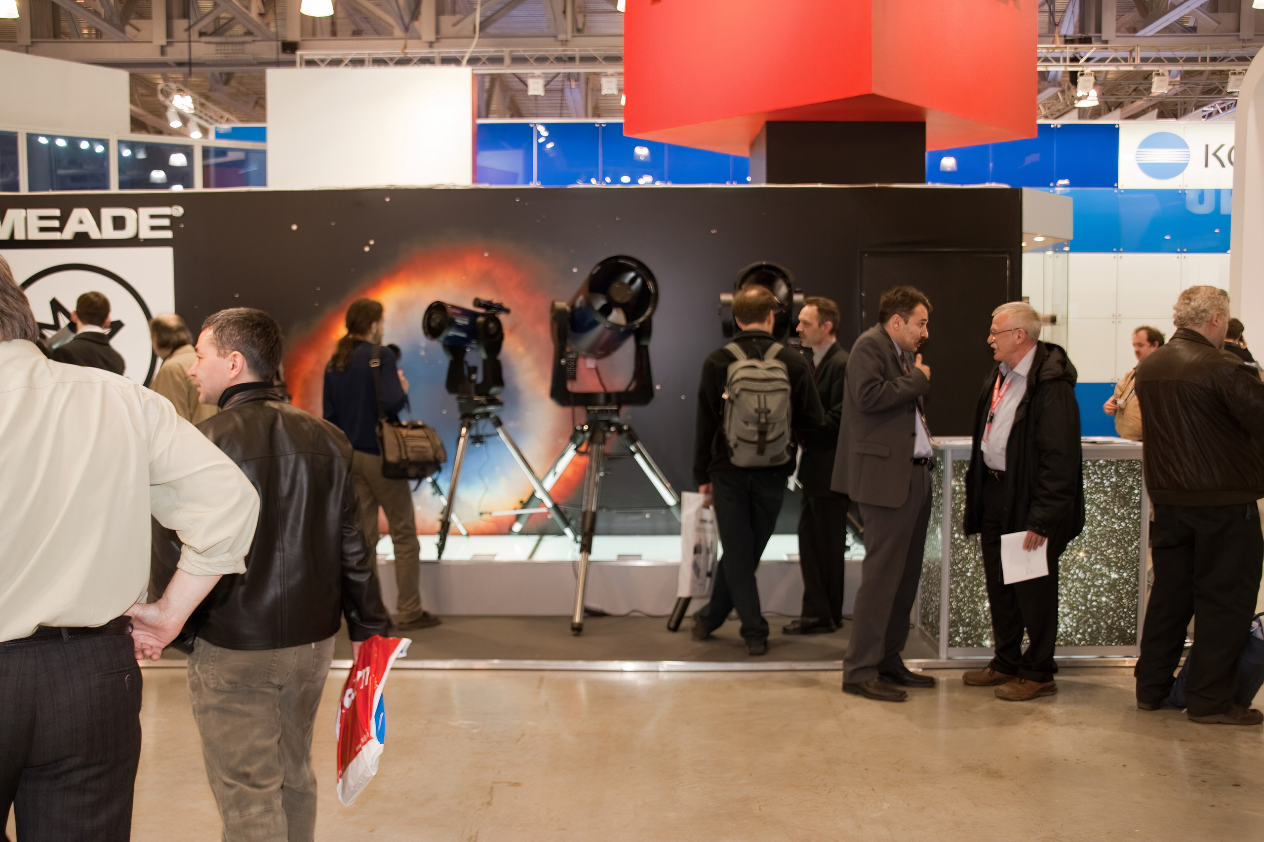 6 международная выставка в Крокус Экспо Фотофорум 2006 — День 1: Часть. Фотограф — видеограф в Москве Дмитрий Менделеев