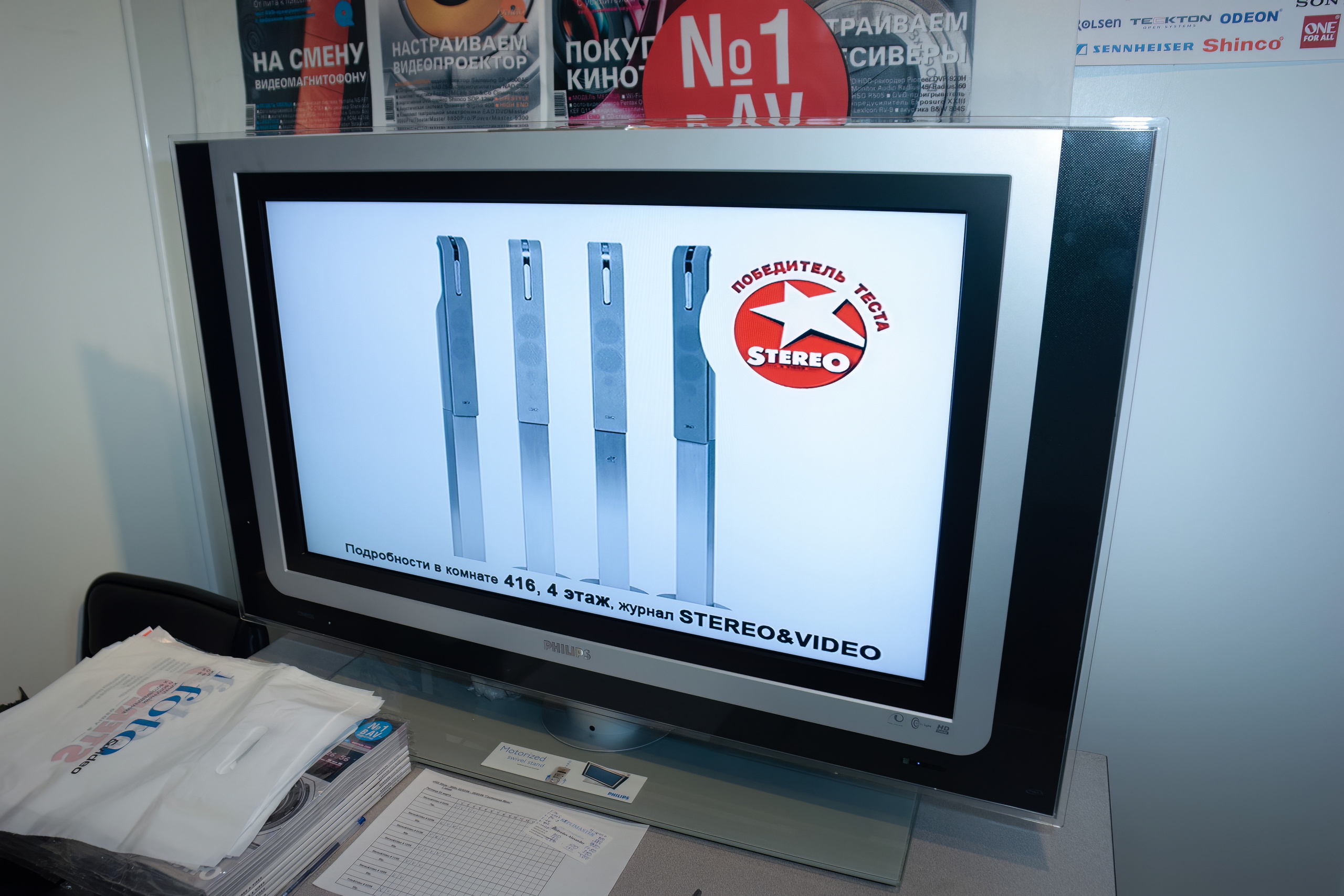 На последок зашел еще раз посмотреть и облизаться на этот телевизор :)