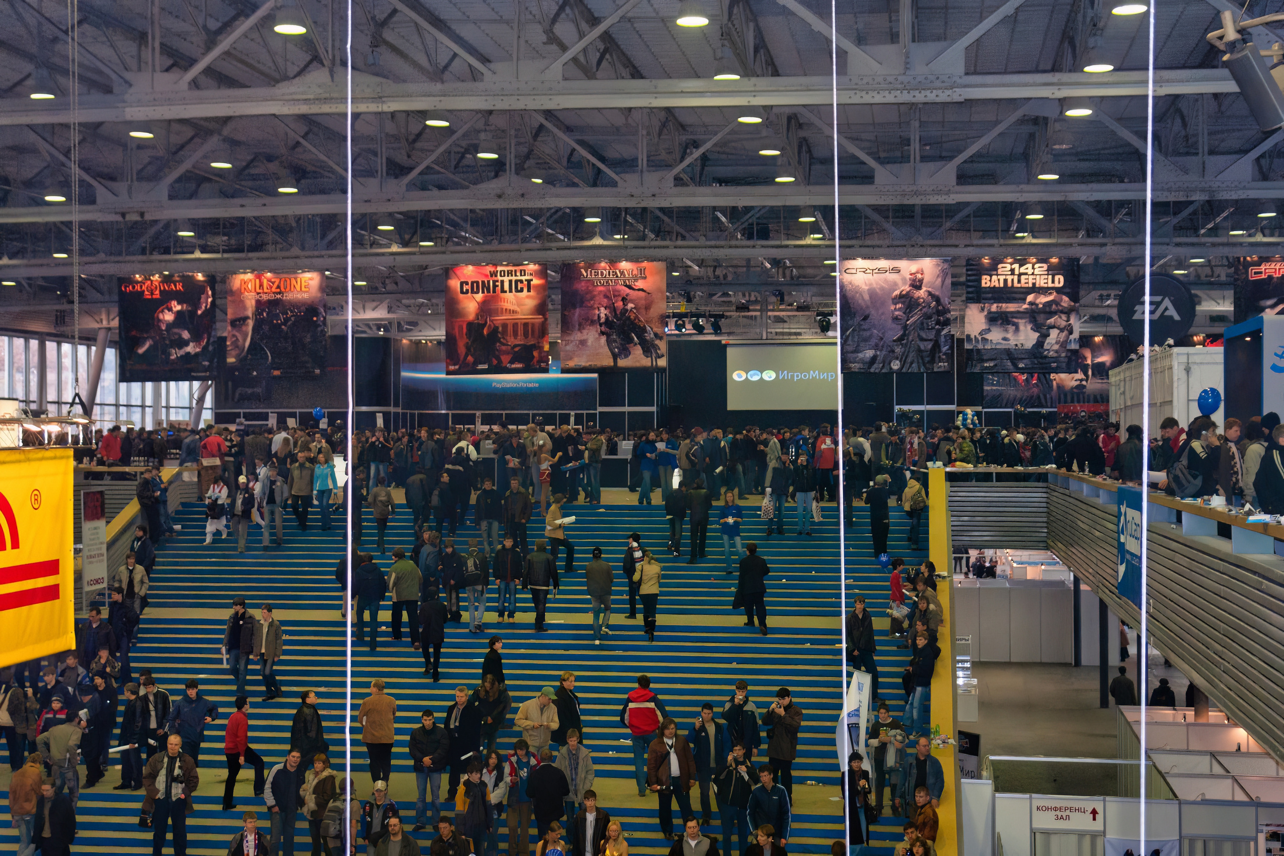 Мои фотографии с выставки Gameworld 2006 снятые на камеру Sony DSC-R1. Фотограф — видеограф в Москве Дмитрий Менделеев